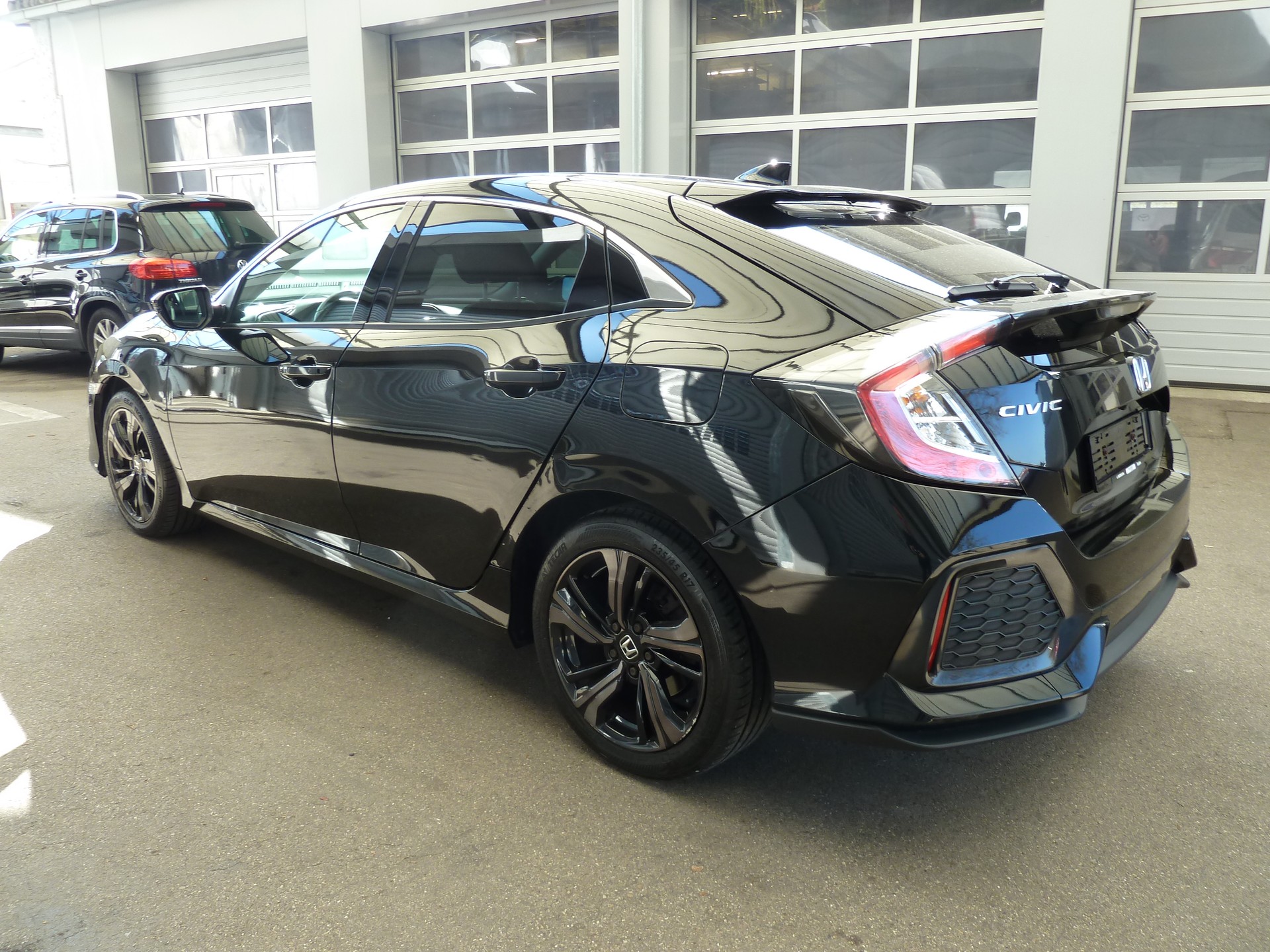 HONDA Civic 1.0 VTEC Executive CVT-image-2