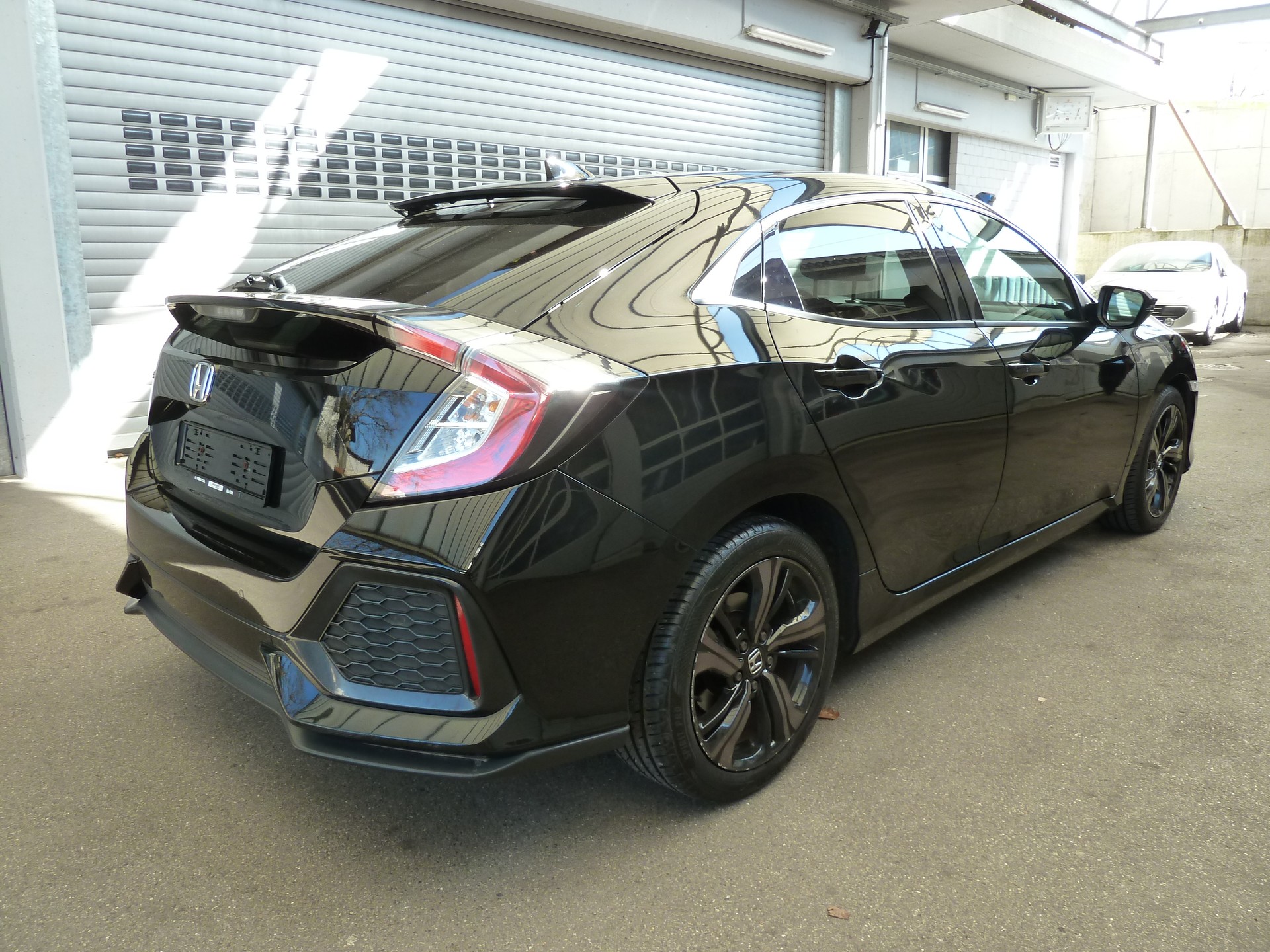 HONDA Civic 1.0 VTEC Executive CVT-image-4