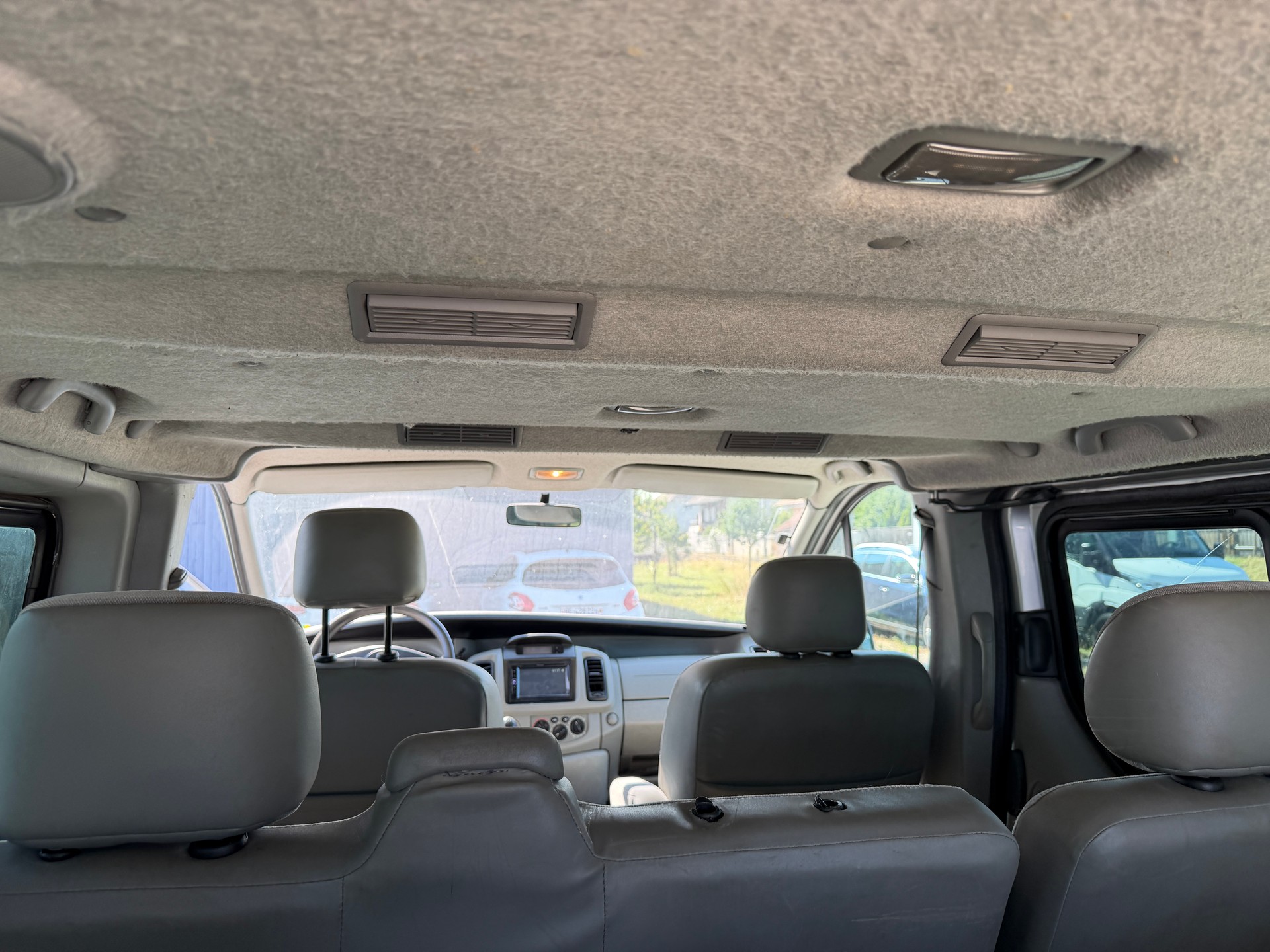 OPEL Vivaro Life 2.5 CDTI 2.7t-image-9