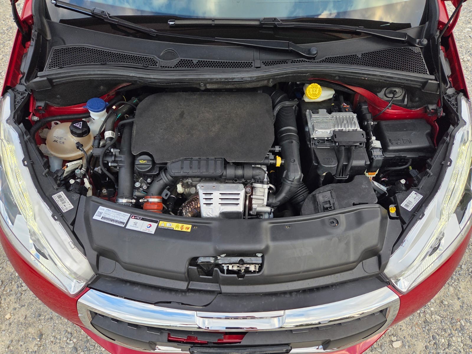 PEUGEOT 208 1.2 PureTech Allure EAT6-image-9