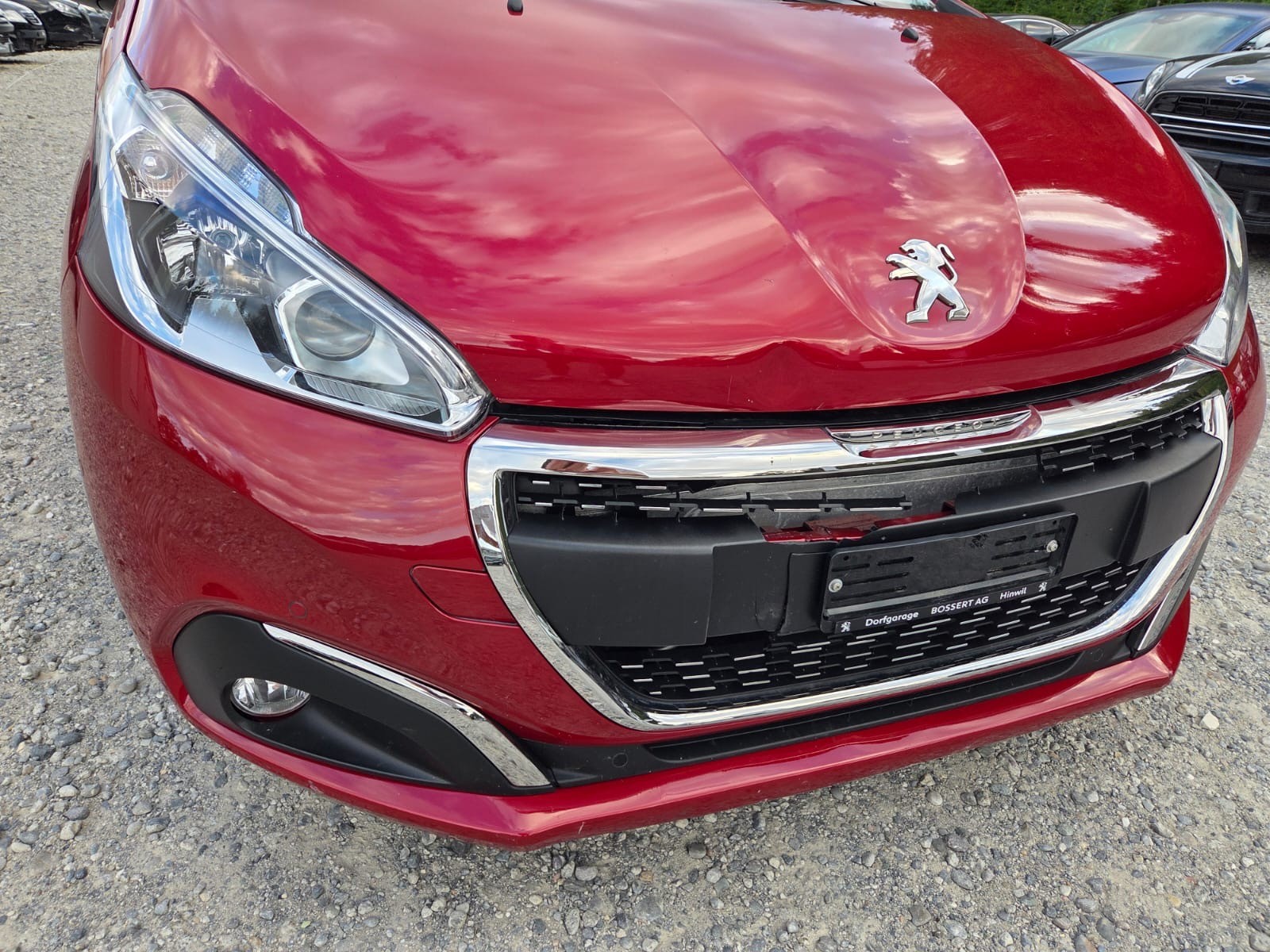 PEUGEOT 208 1.2 PureTech Allure EAT6-image-8