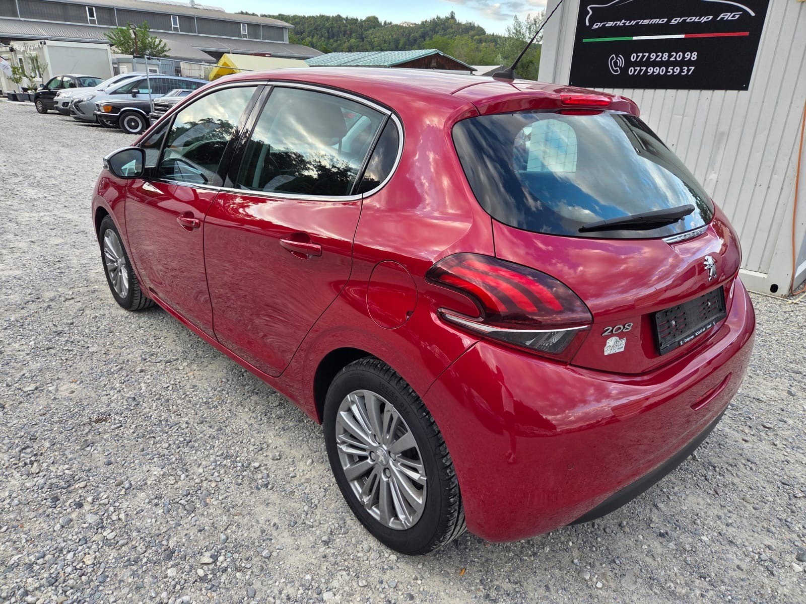 PEUGEOT 208 1.2 PureTech Allure EAT6-image-4