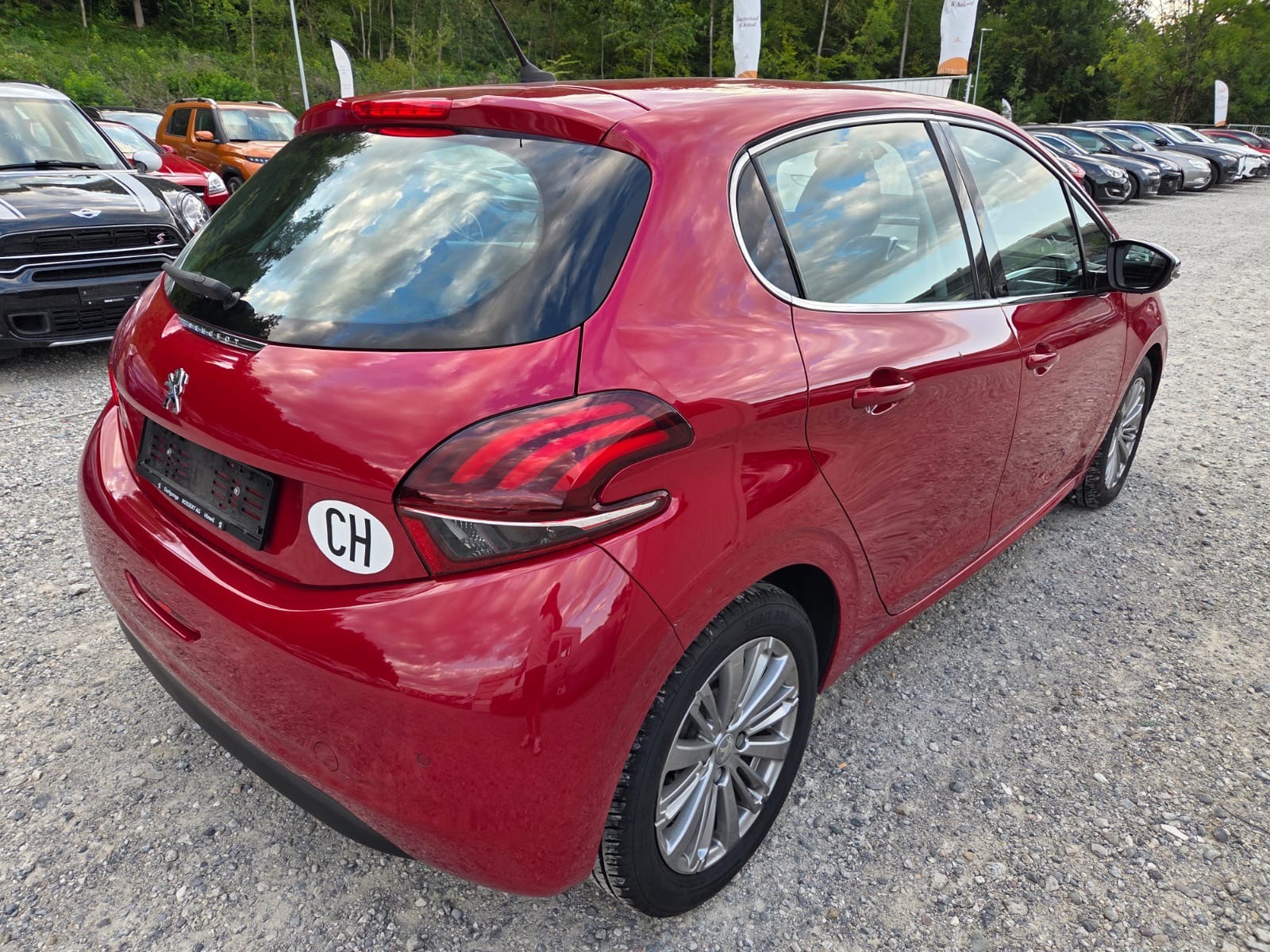 PEUGEOT 208 1.2 PureTech Allure EAT6-image-5