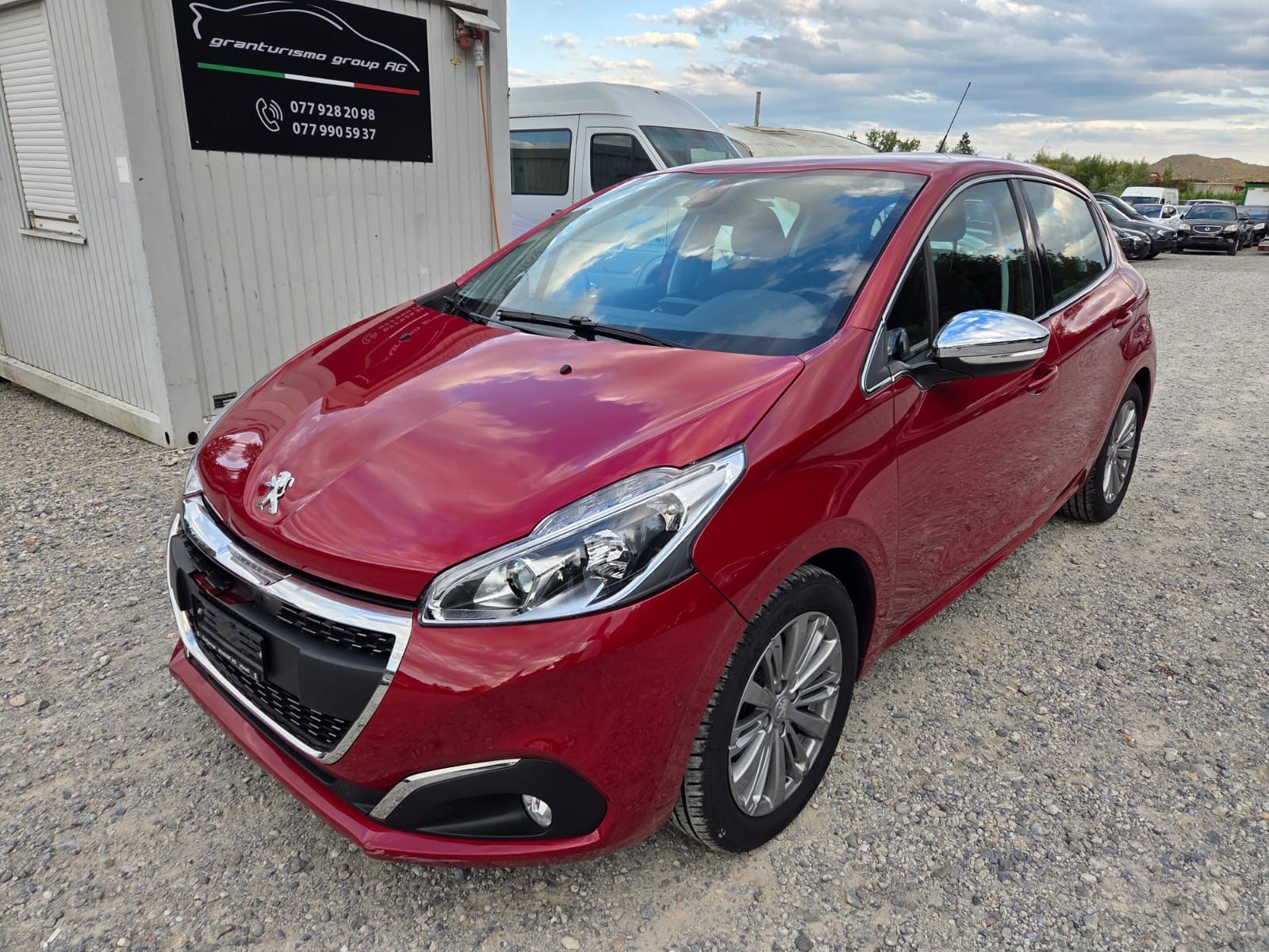 PEUGEOT 208 1.2 PureTech Allure EAT6-image-1