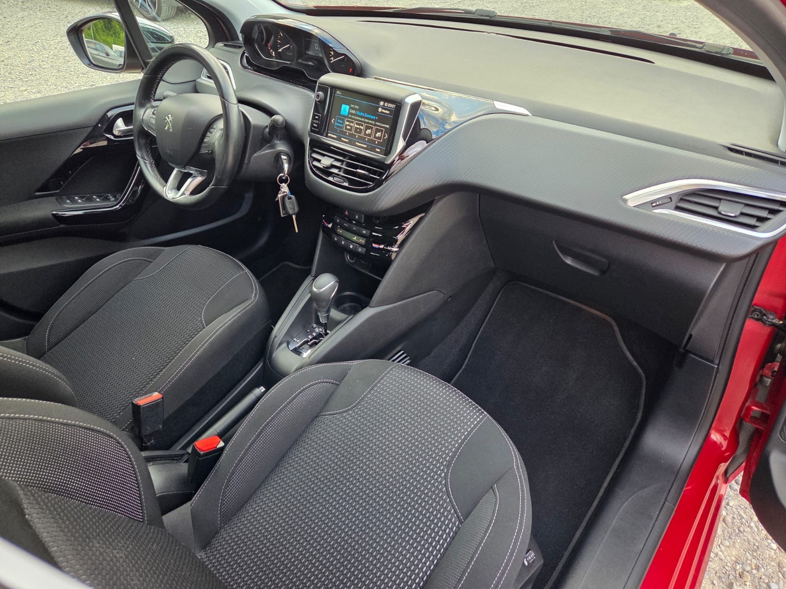 PEUGEOT 208 1.2 PureTech Allure EAT6-image-14