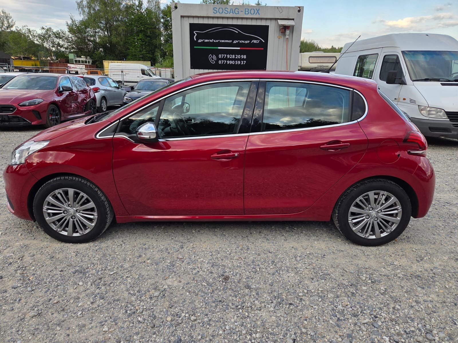 PEUGEOT 208 1.2 PureTech Allure EAT6-image-6