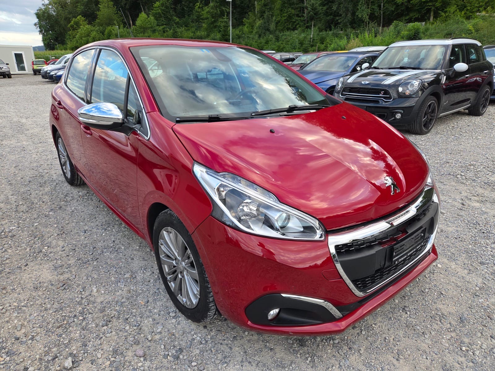 PEUGEOT 208 1.2 PureTech Allure EAT6-image-2