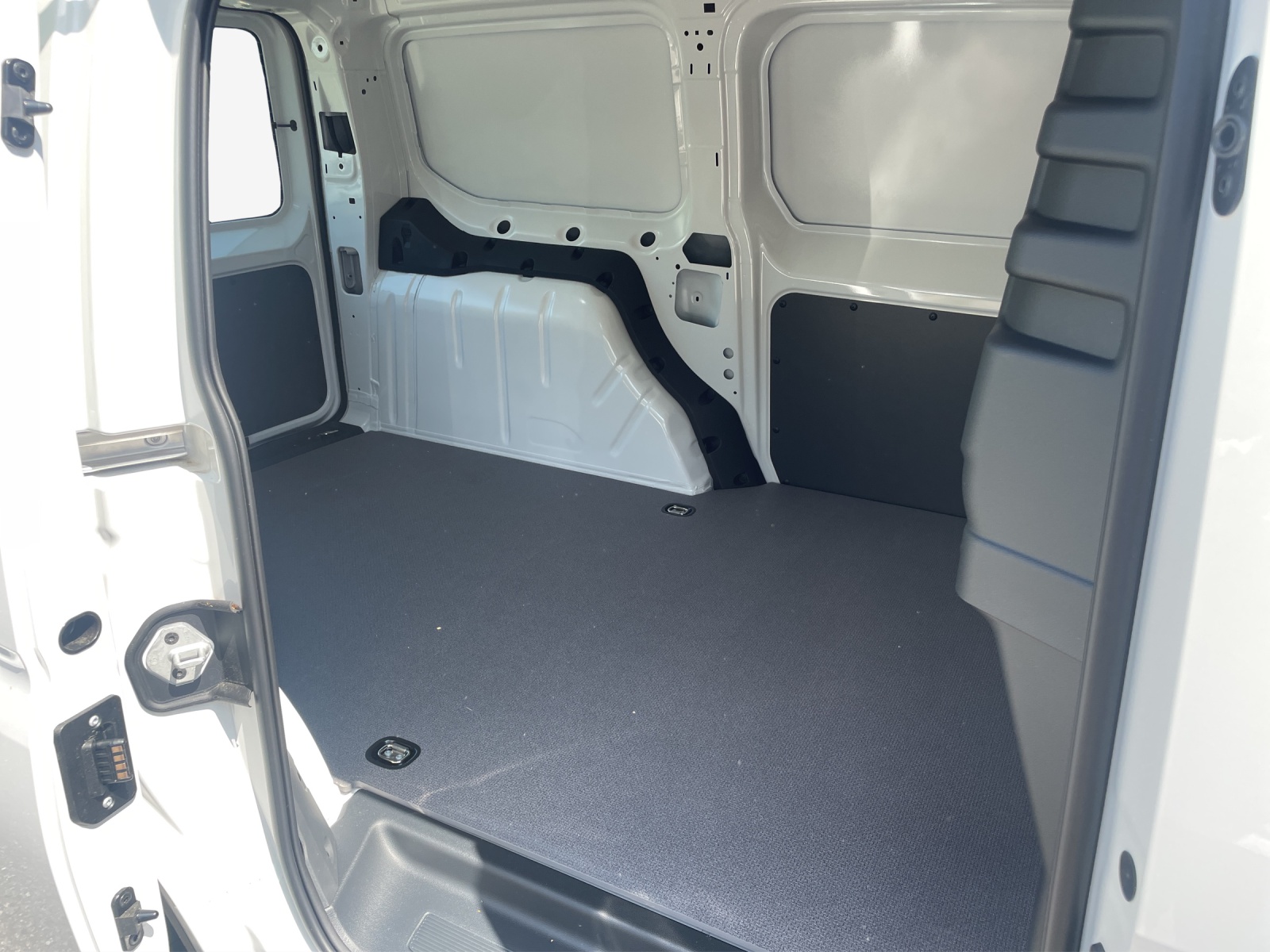 VW Caddy Cargo 2.0TDI Maxi DSG-image-11