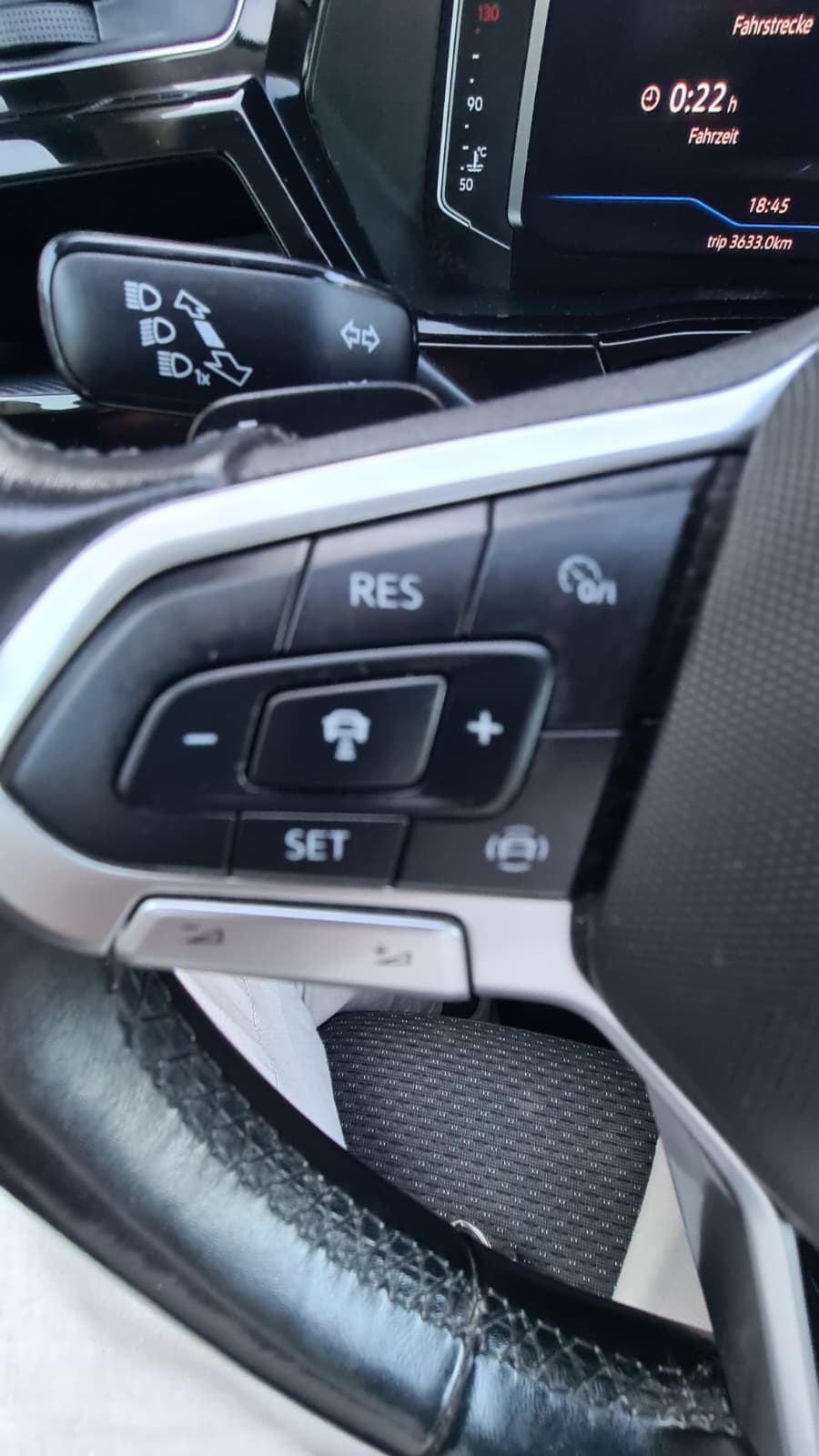 VW Touran 1.5 TSI EVO Comfortline DSG ** 7-Plätzer ** GR.Navi ** RF-Kamera ** Winter Paket ** Family Paket Plus **-image-9