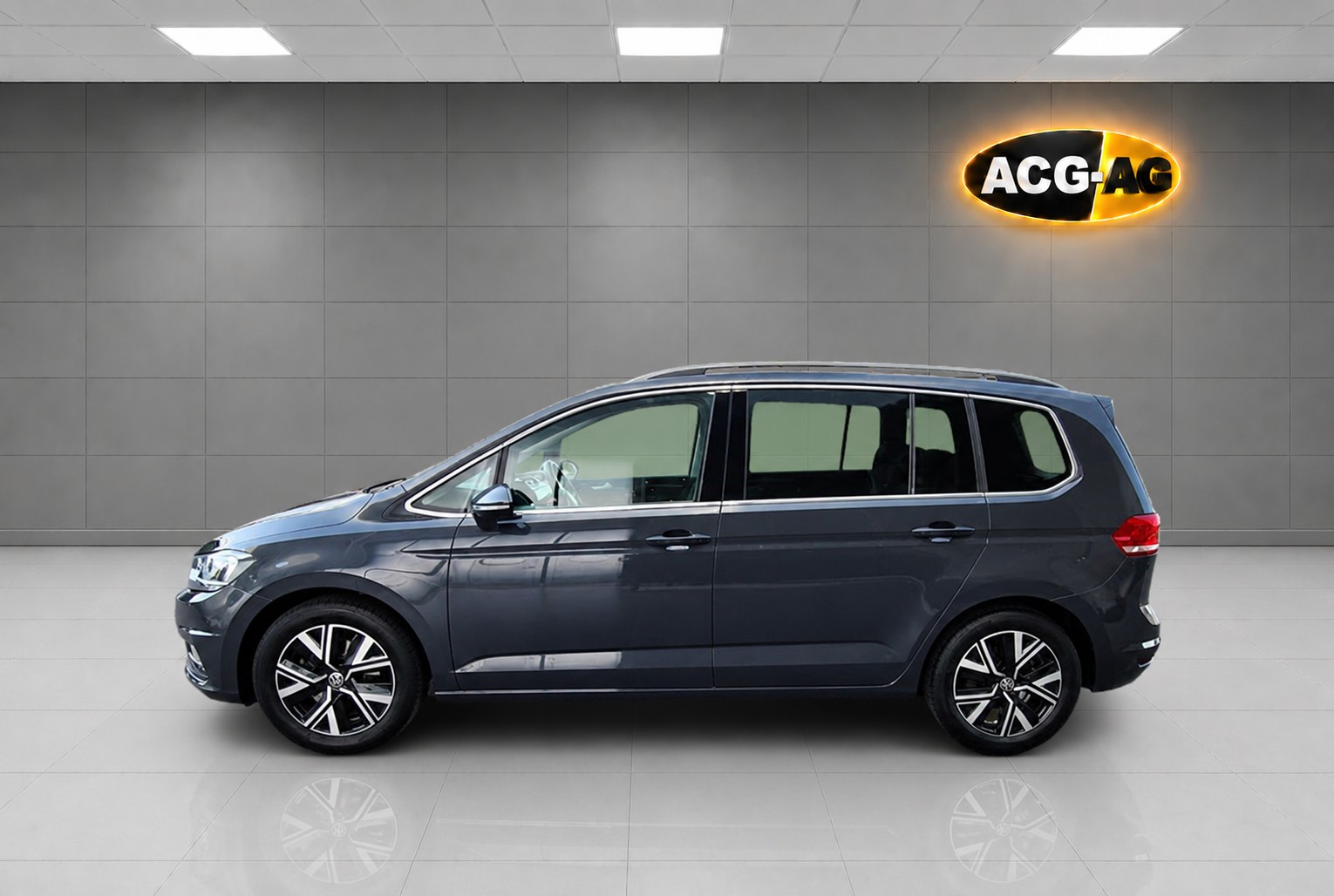 VW Touran 1.5 TSI EVO Comfortline DSG ** 7-Plätzer ** GR.Navi ** RF-Kamera ** Winter Paket ** Family Paket Plus **-image-3