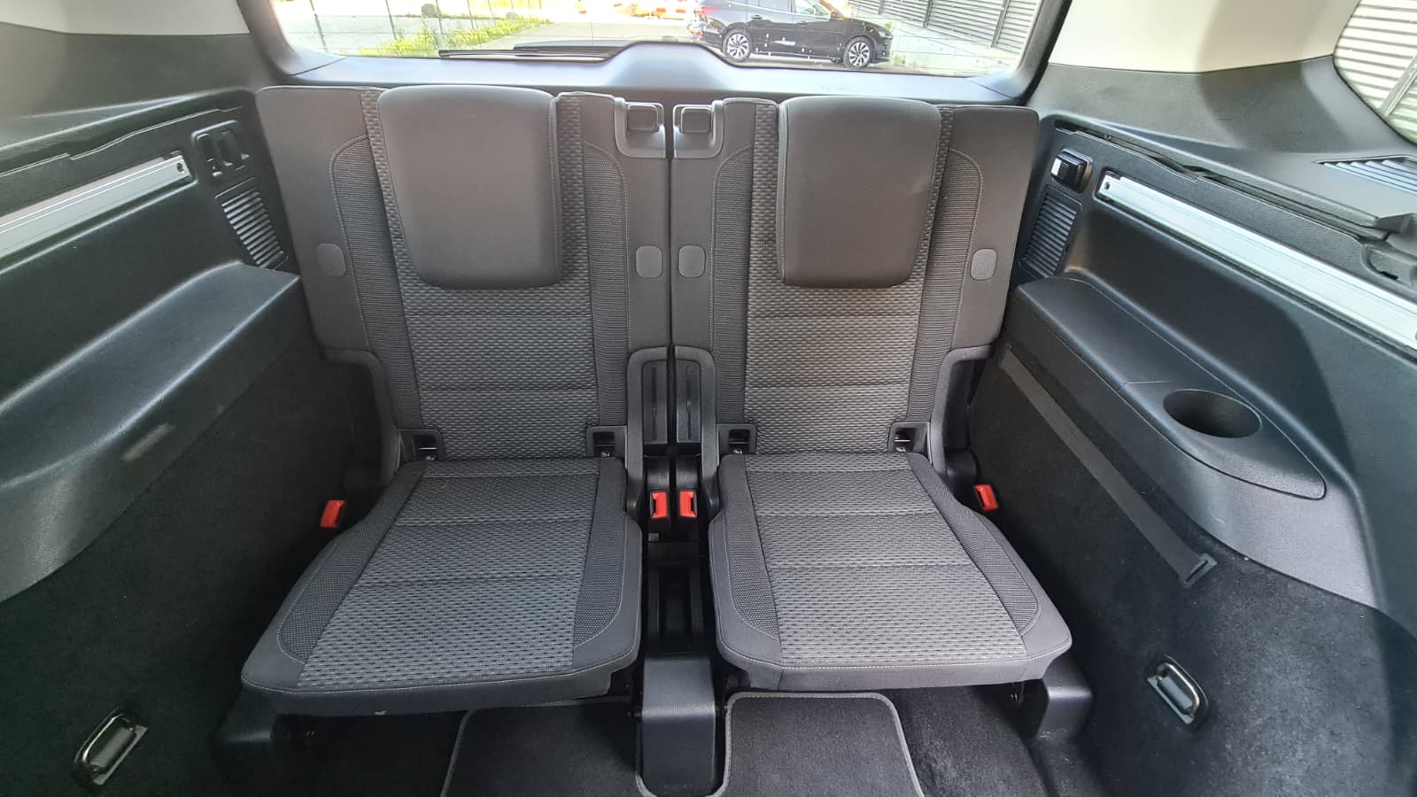 VW Touran 1.5 TSI EVO Comfortline DSG ** 7-Plätzer ** GR.Navi ** RF-Kamera ** Winter Paket ** Family Paket Plus **-image-16