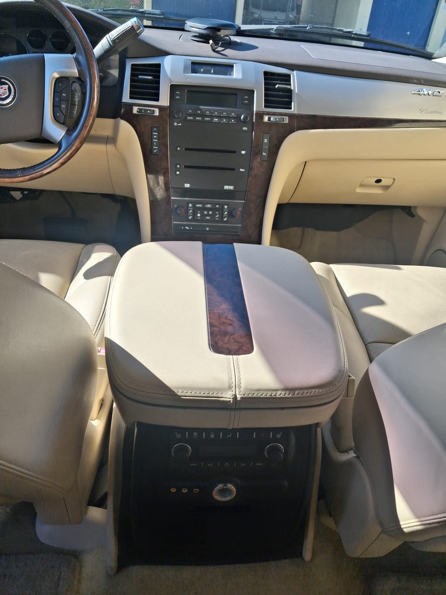 CADILLAC Escalade 6.2 Sport Luxury-image-14