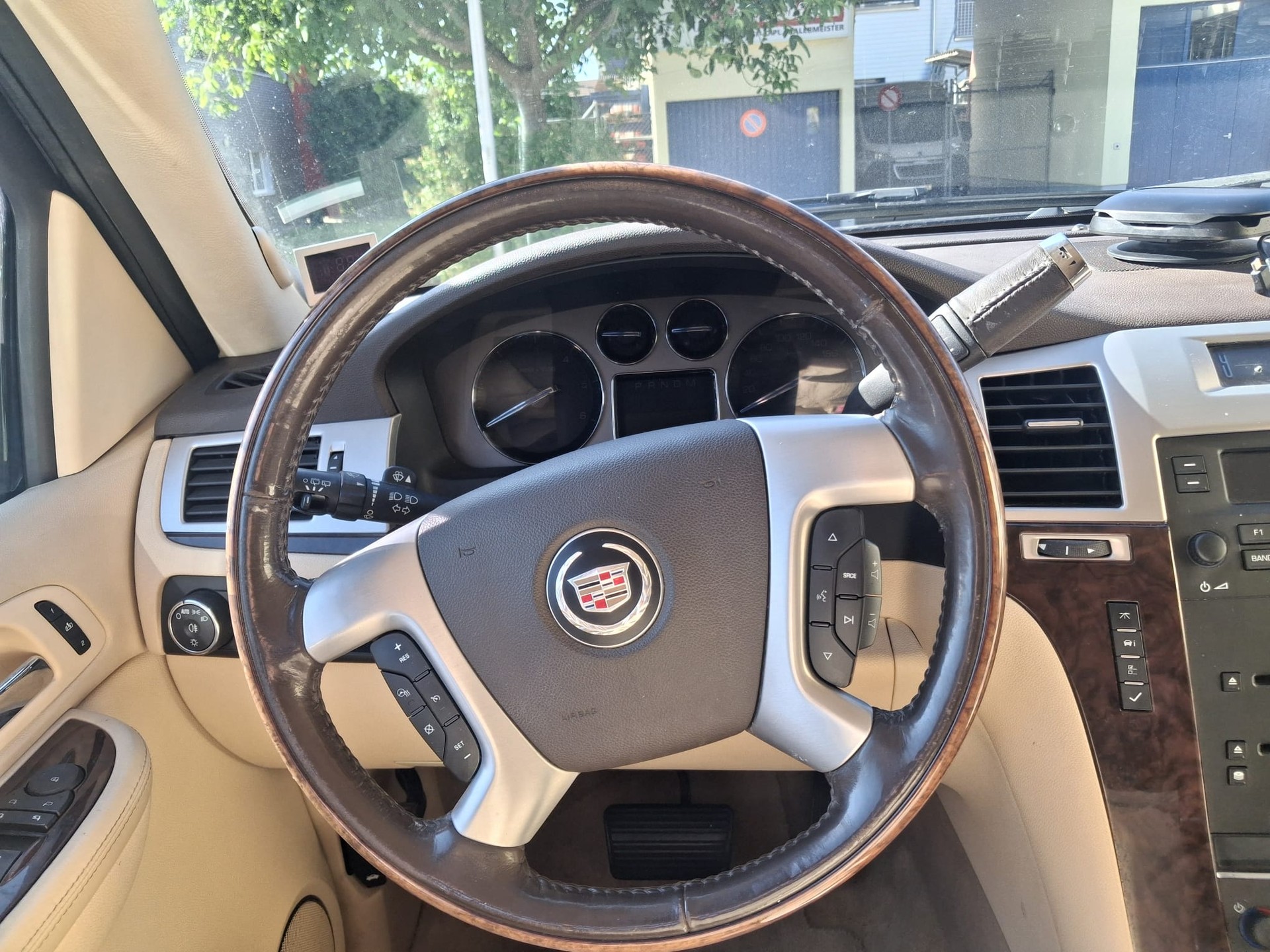 CADILLAC Escalade 6.2 Sport Luxury-image-10