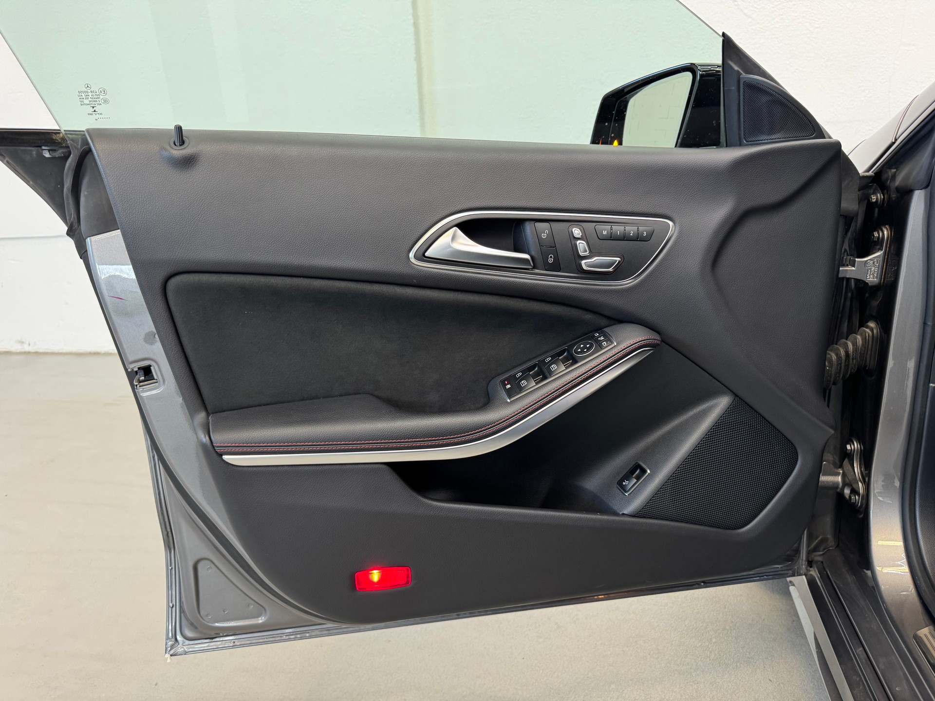 MERCEDES-BENZ CLA Shooting Brake 250 AMG Line 4Matic 7G-DCT-image-24