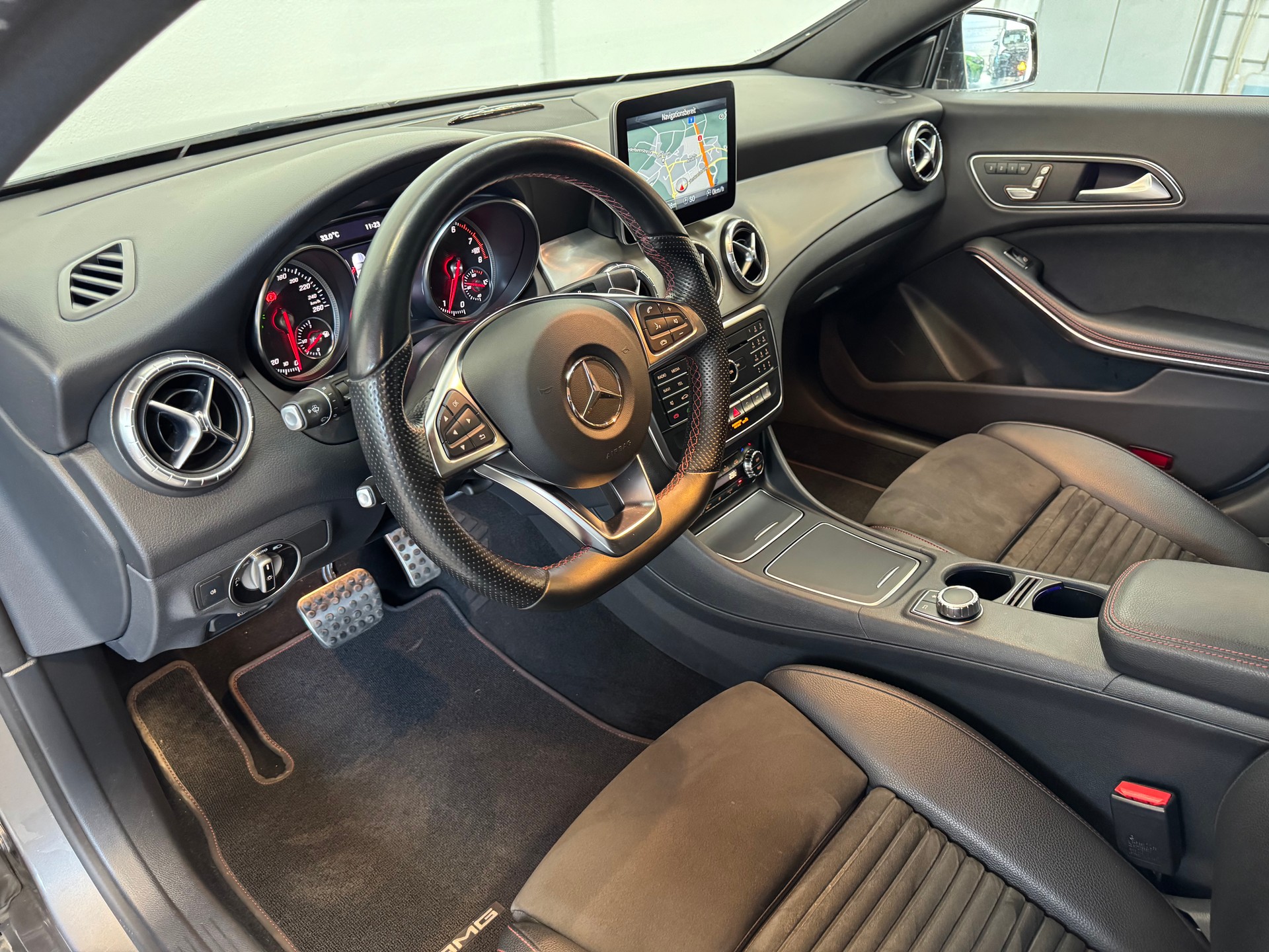 MERCEDES-BENZ CLA Shooting Brake 250 AMG Line 4Matic 7G-DCT-image-10