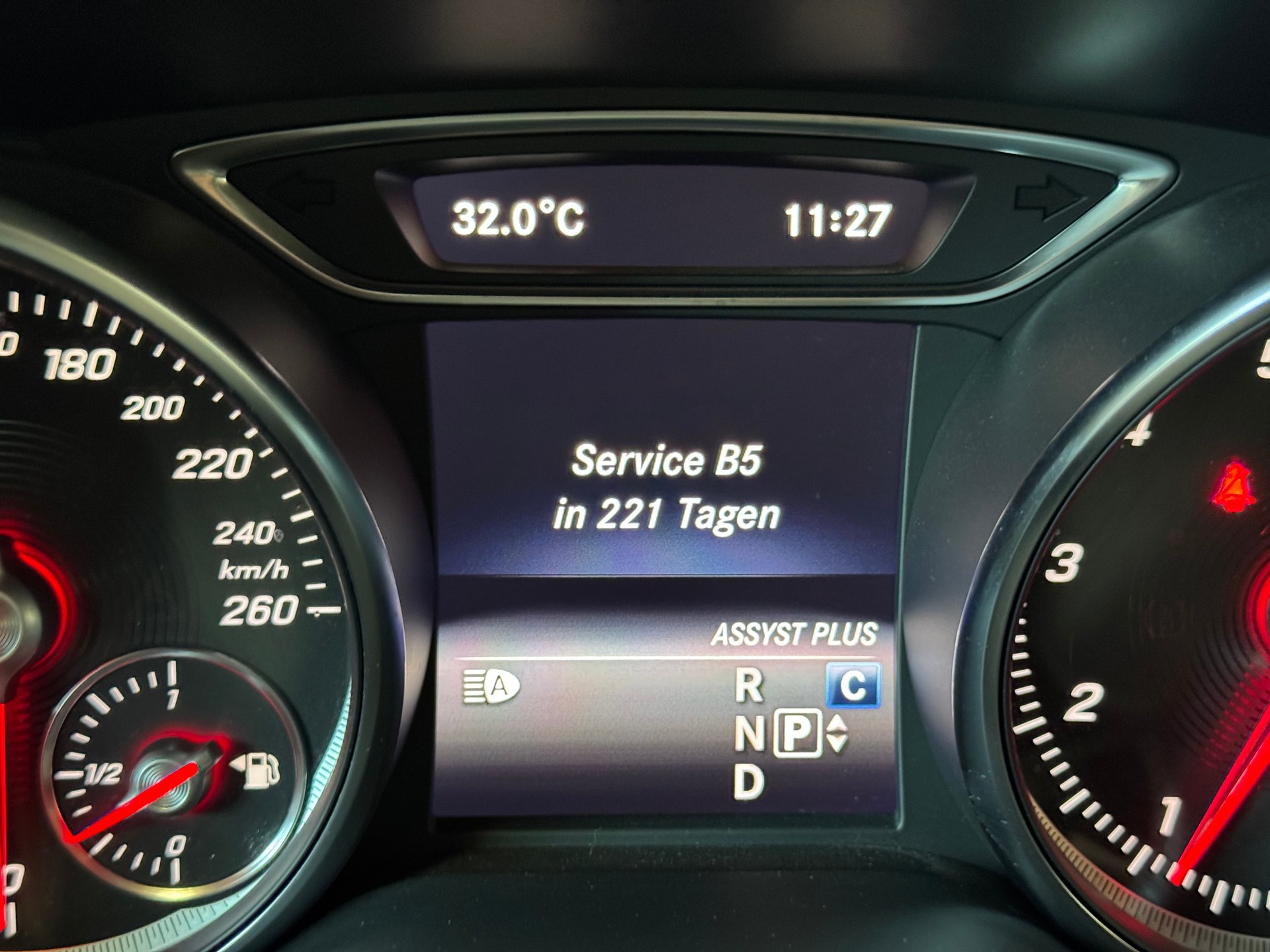 MERCEDES-BENZ CLA Shooting Brake 250 AMG Line 4Matic 7G-DCT-image-21