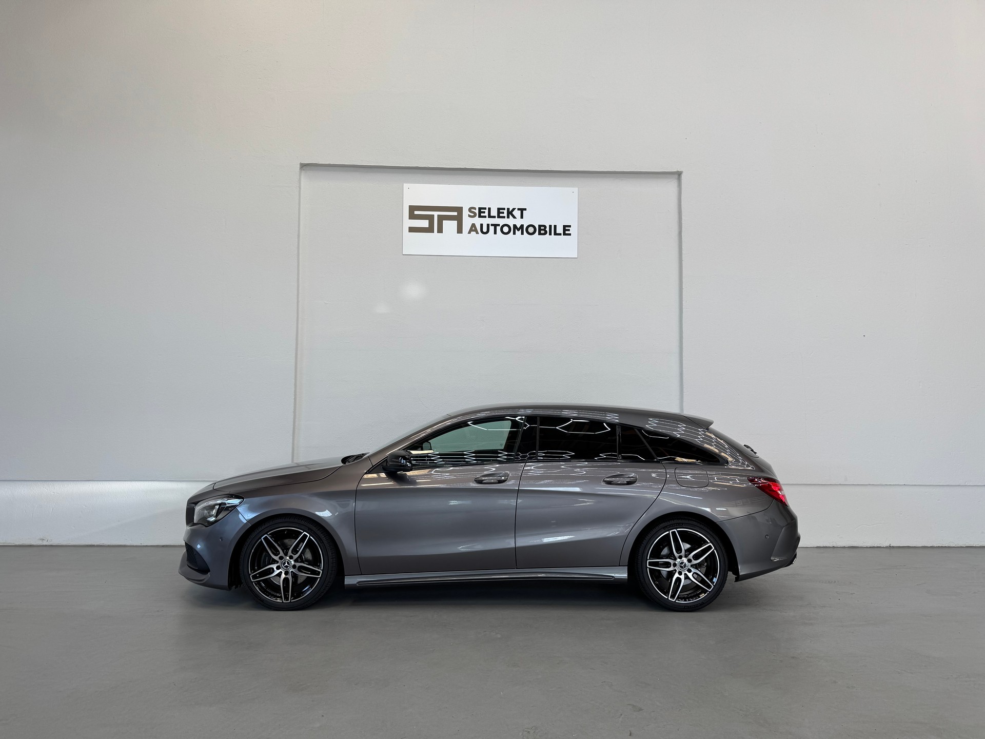 MERCEDES-BENZ CLA Shooting Brake 250 AMG Line 4Matic 7G-DCT-image-3
