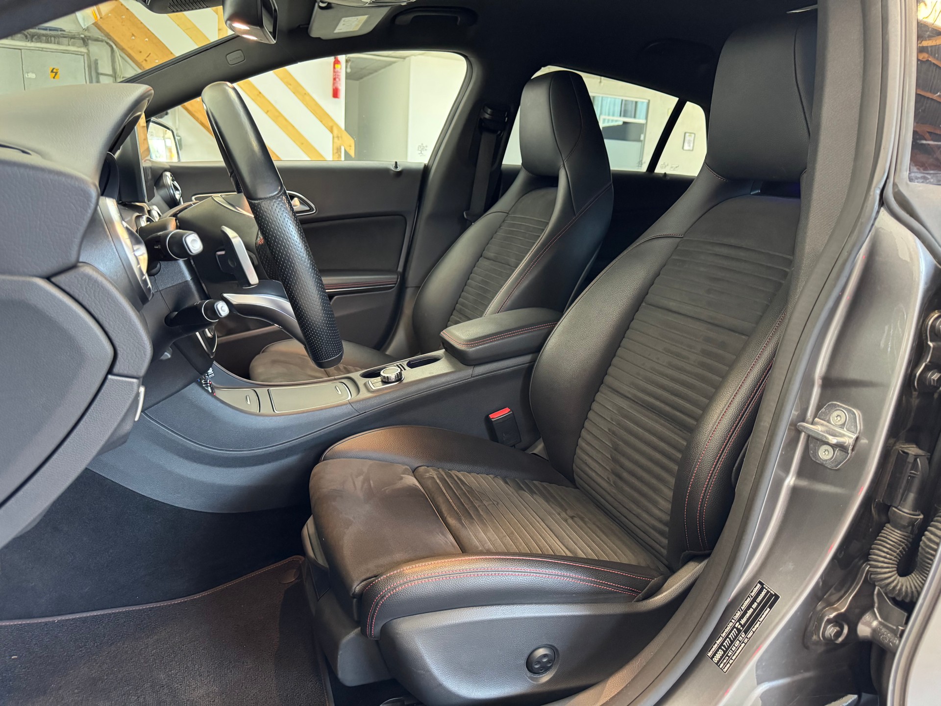 MERCEDES-BENZ CLA Shooting Brake 250 AMG Line 4Matic 7G-DCT-image-9