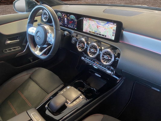 MERCEDES-BENZ A 200 AMG Line-image-14