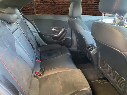 MERCEDES-BENZ A 200 AMG Line-image-12