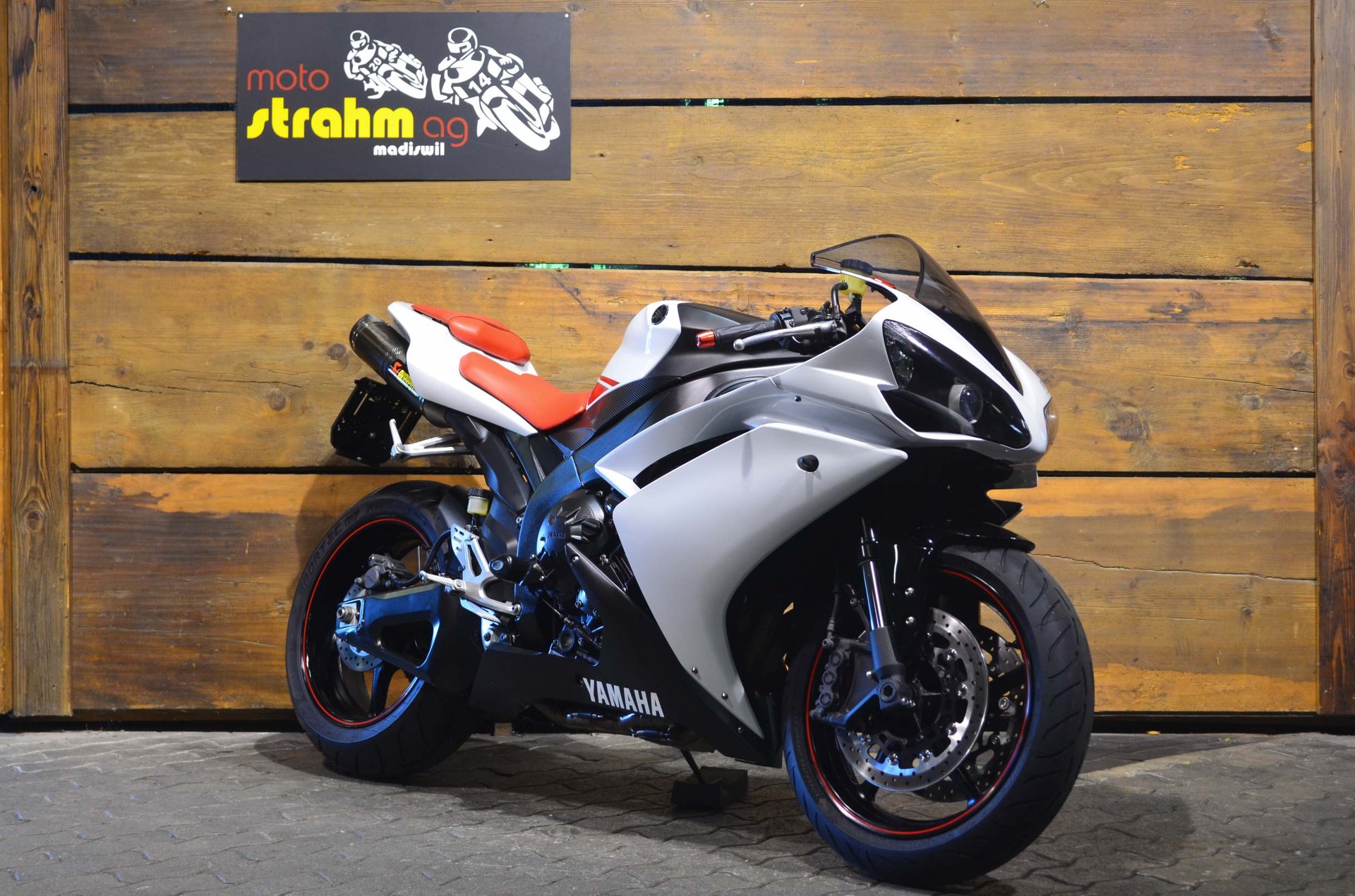 YAMAHA YZF-R1