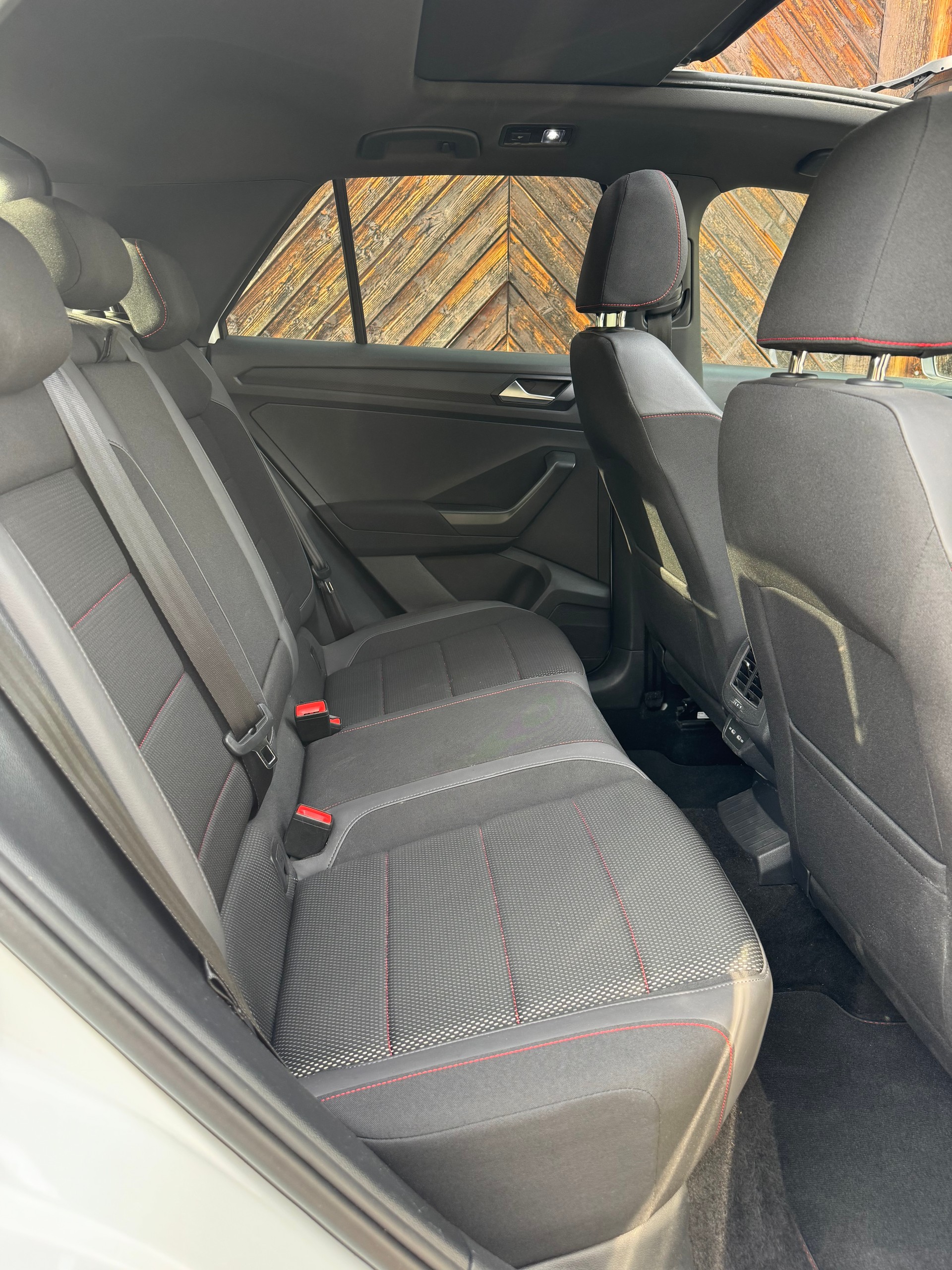 VW T-Roc Sport 2.0 TDI DSG-image-5
