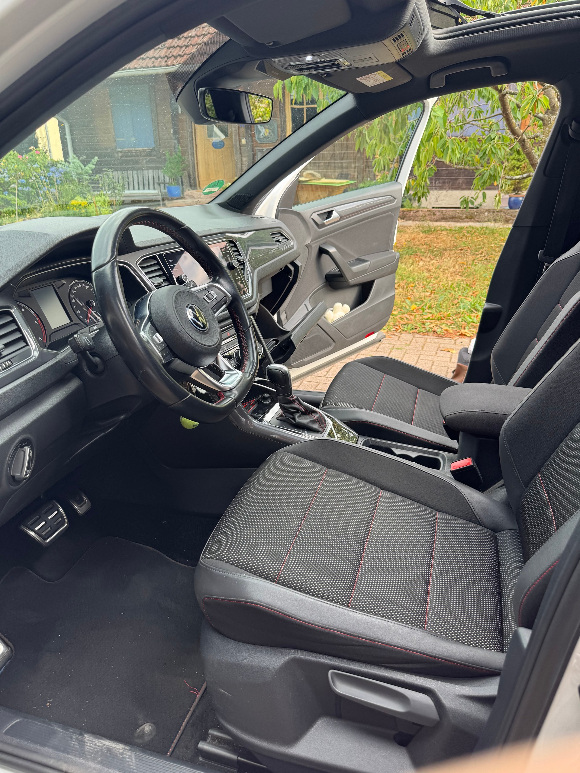VW T-Roc Sport 2.0 TDI DSG-image-4