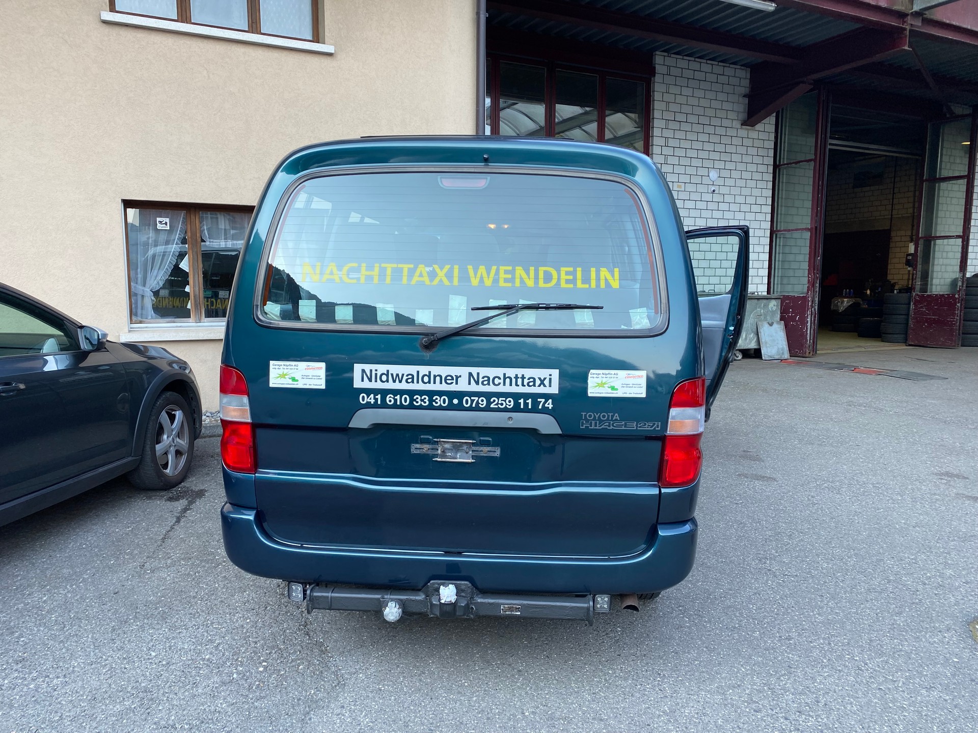 TOYOTA Hiace 2.7 GL Wagon 4x4-image-8