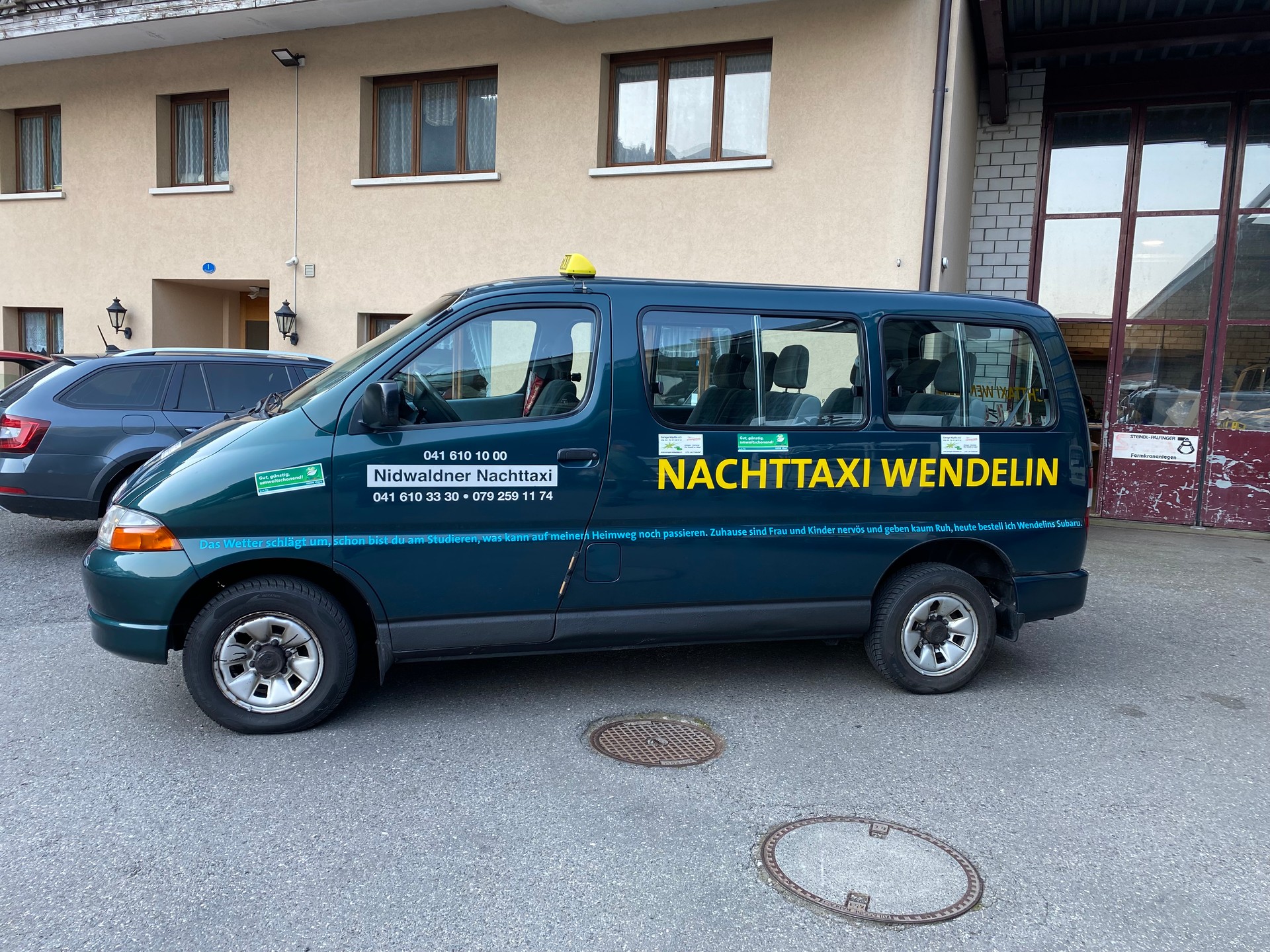 TOYOTA Hiace 2.7 GL Wagon 4x4-image-0