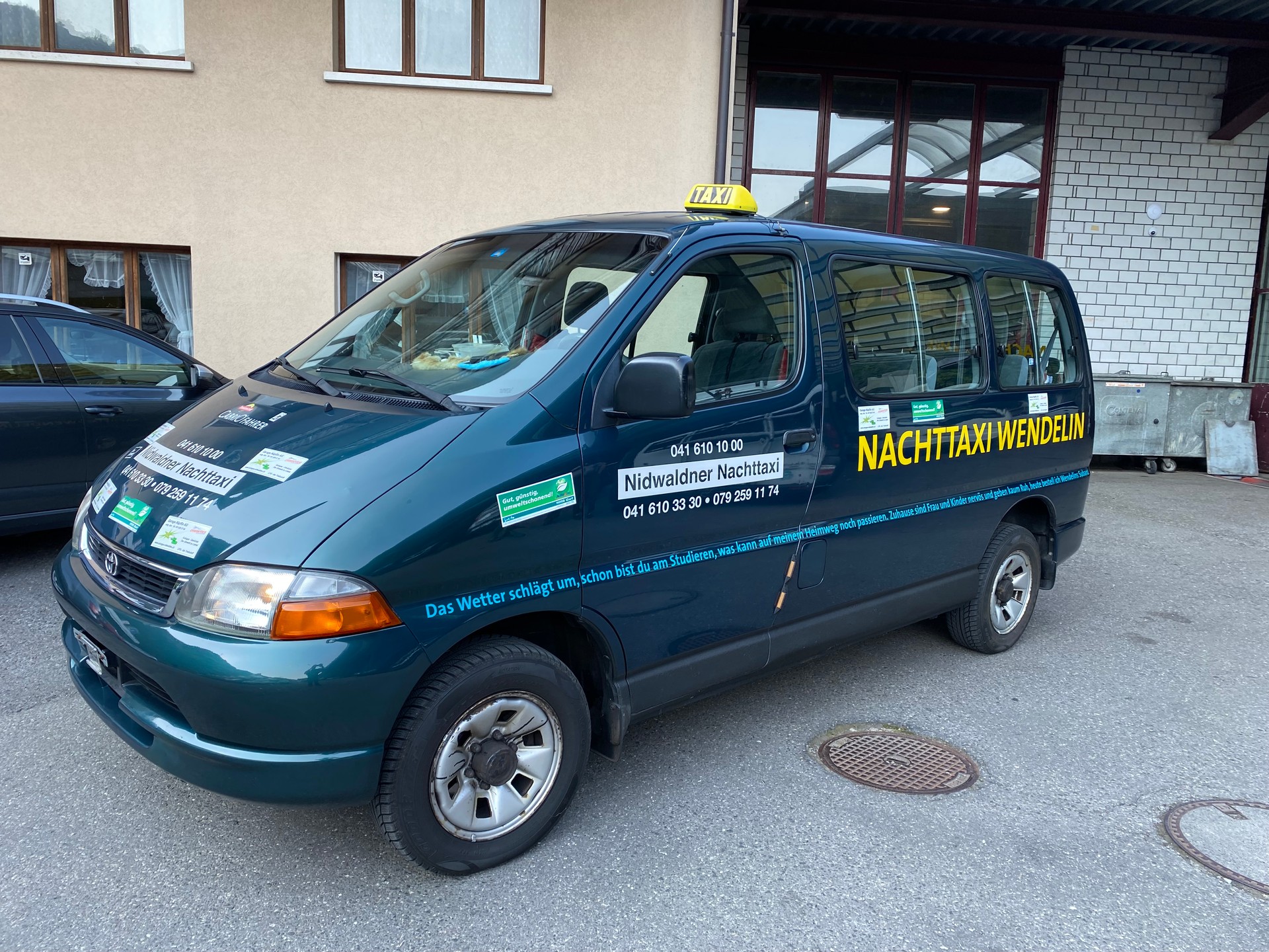 TOYOTA Hiace 2.7 GL Wagon 4x4-image-1