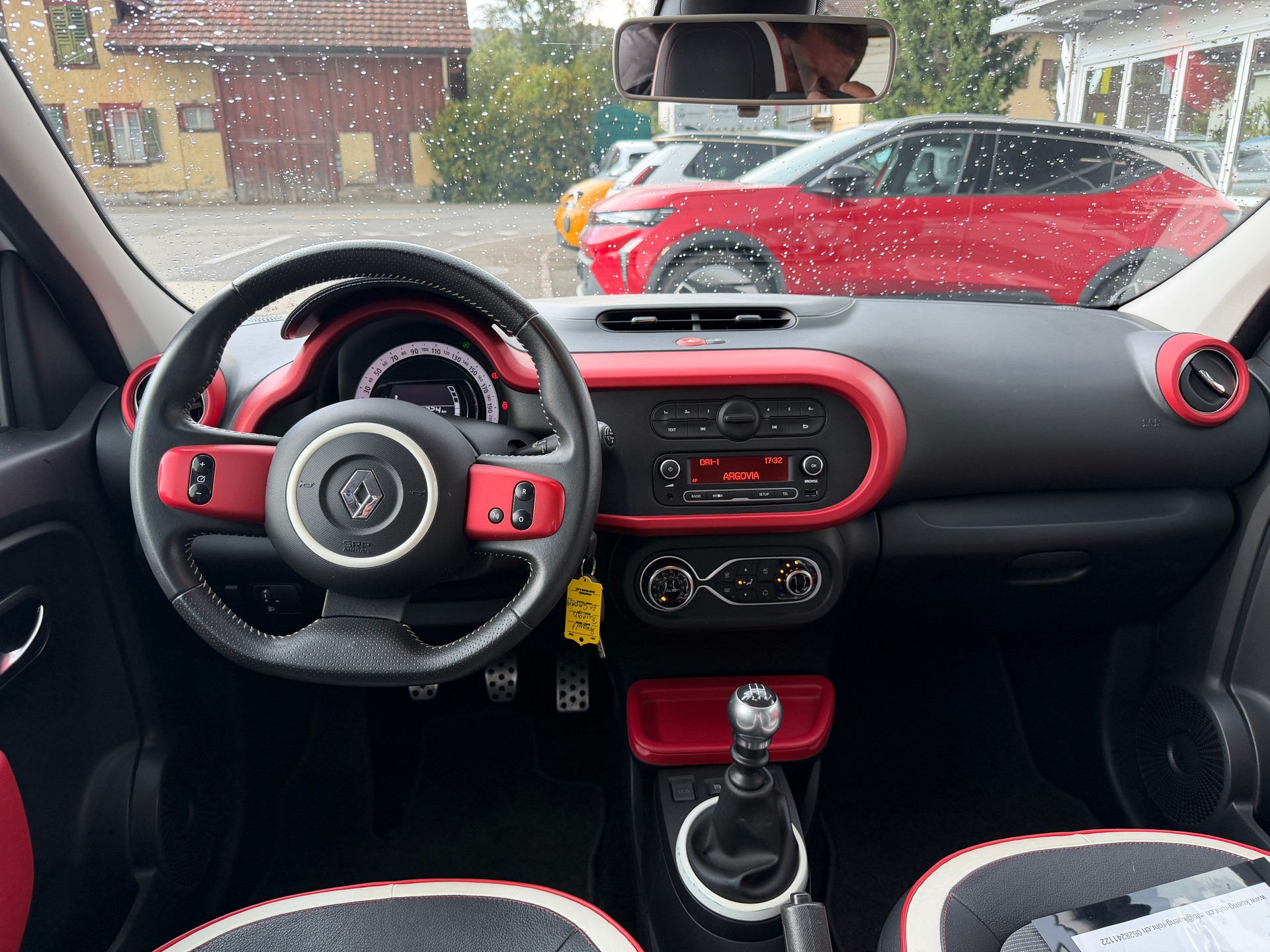 RENAULT Twingo 0.9 TCe 90 Intens-image-4