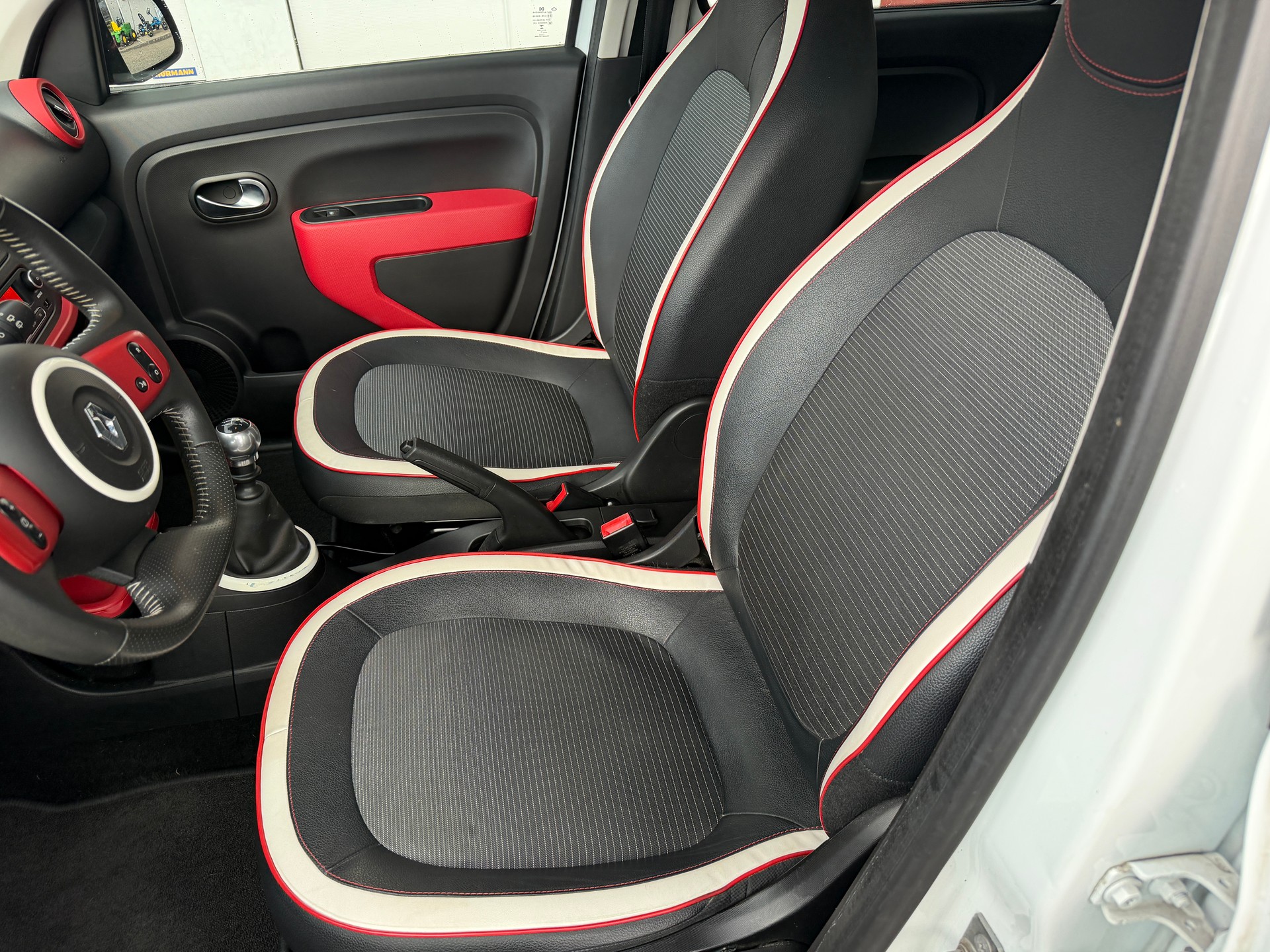 RENAULT Twingo 0.9 TCe 90 Intens-image-5