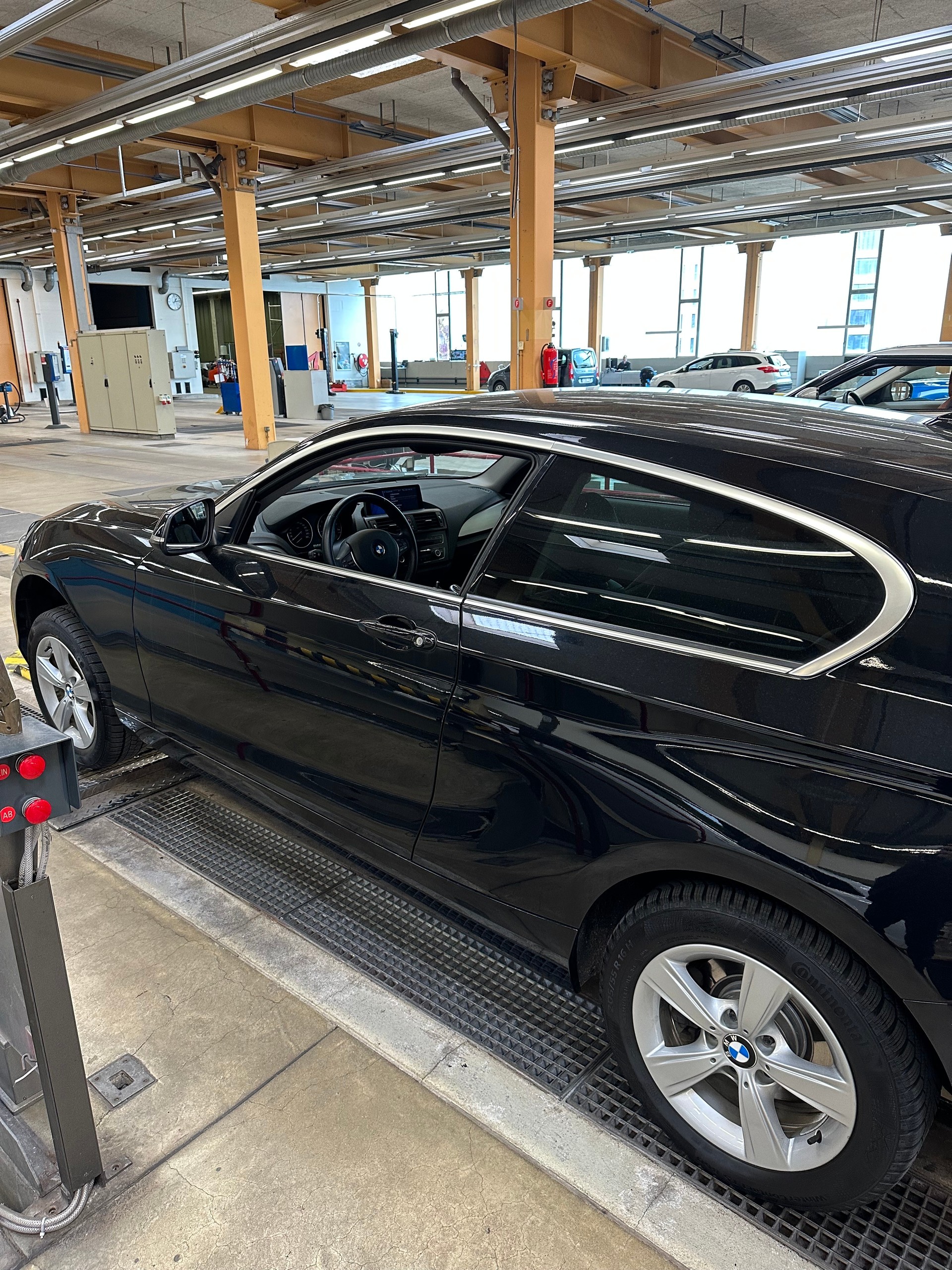 BMW 125i-image-10