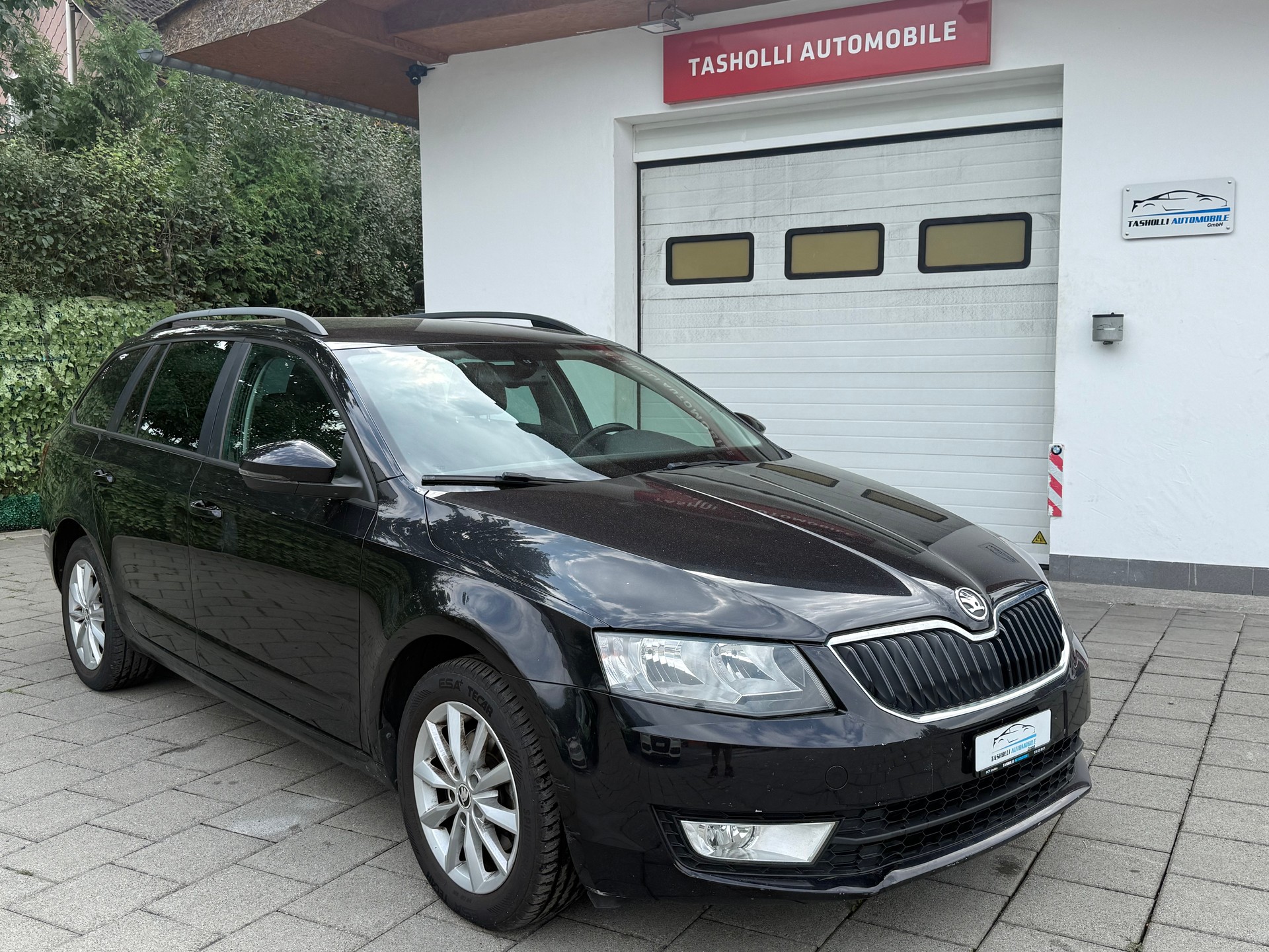 SKODA Octavia Combi 2.0 TDI Ambition 4x4-image-0