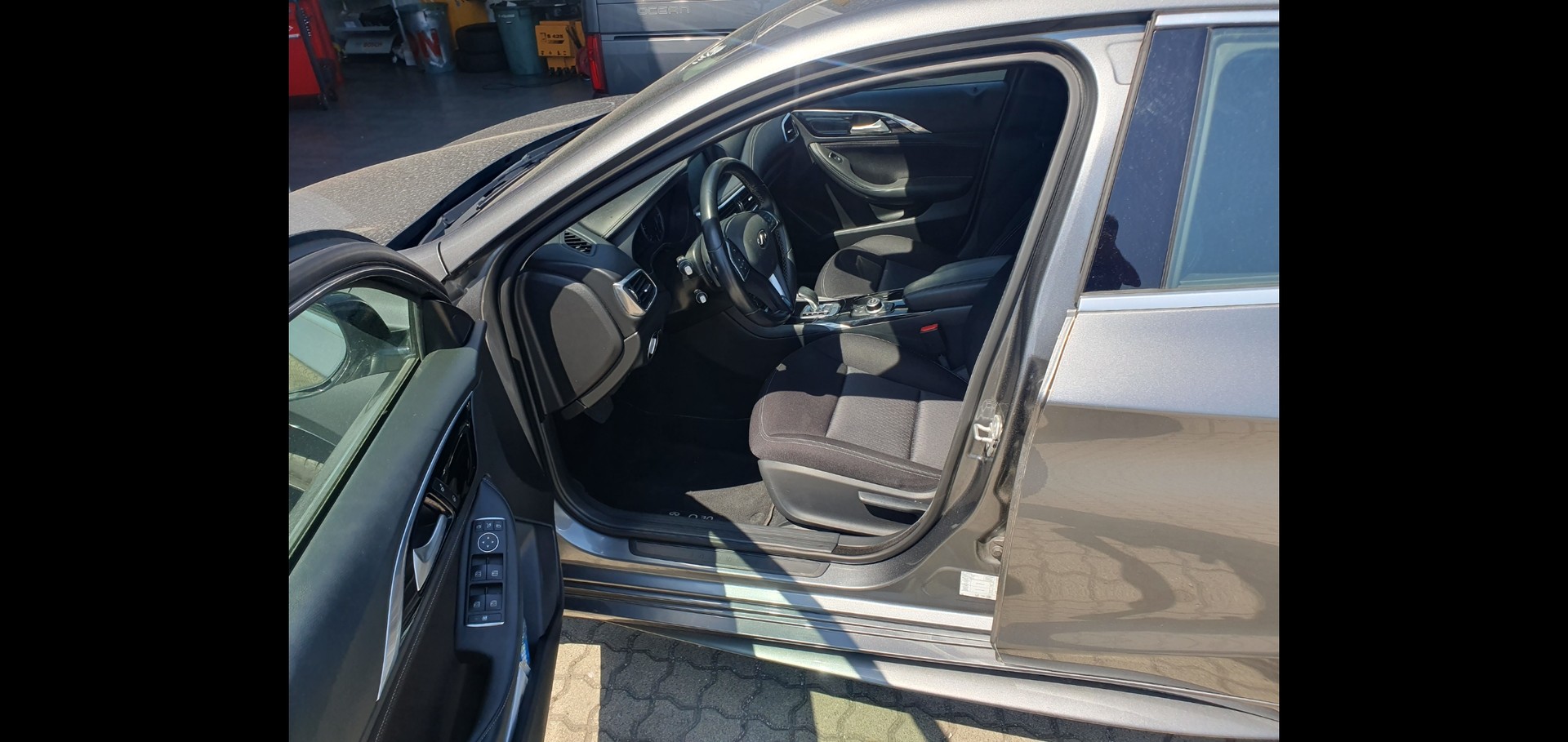 INFINITI Q30-image-5