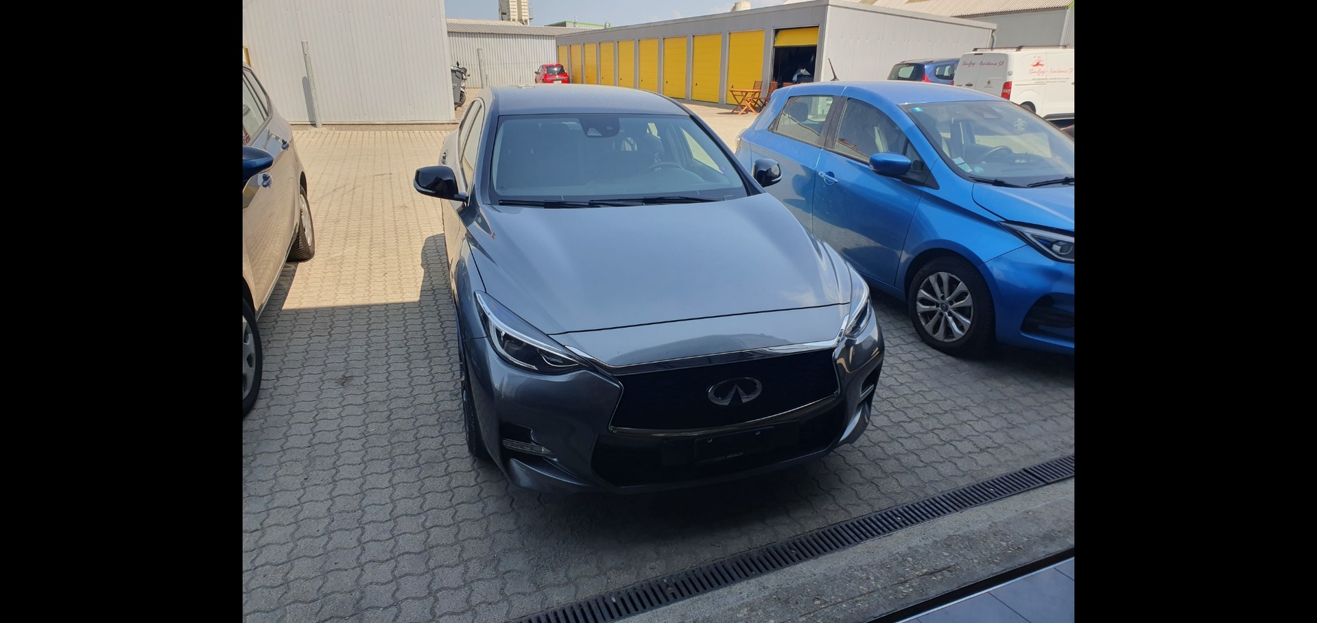 INFINITI Q30-image-1