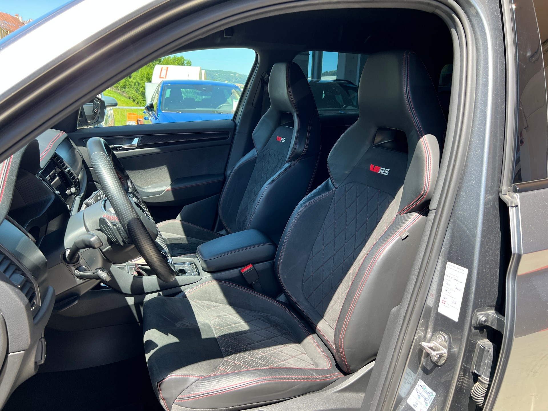SKODA Kodiaq 2.0 TSI 4x4 RS 245PS 7 Sitzer-image-19