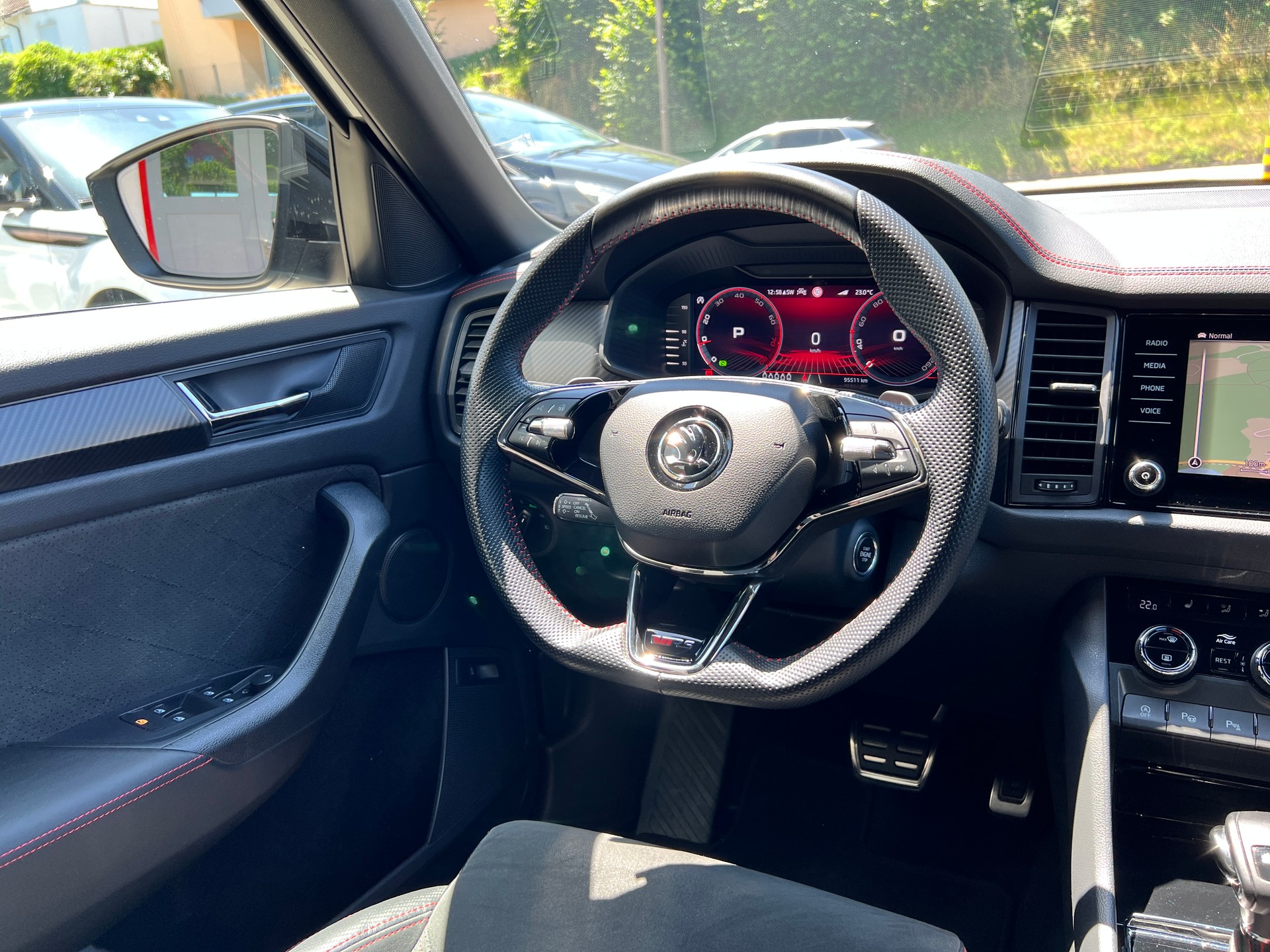 SKODA Kodiaq 2.0 TSI 4x4 RS 245PS 7 Sitzer-image-4