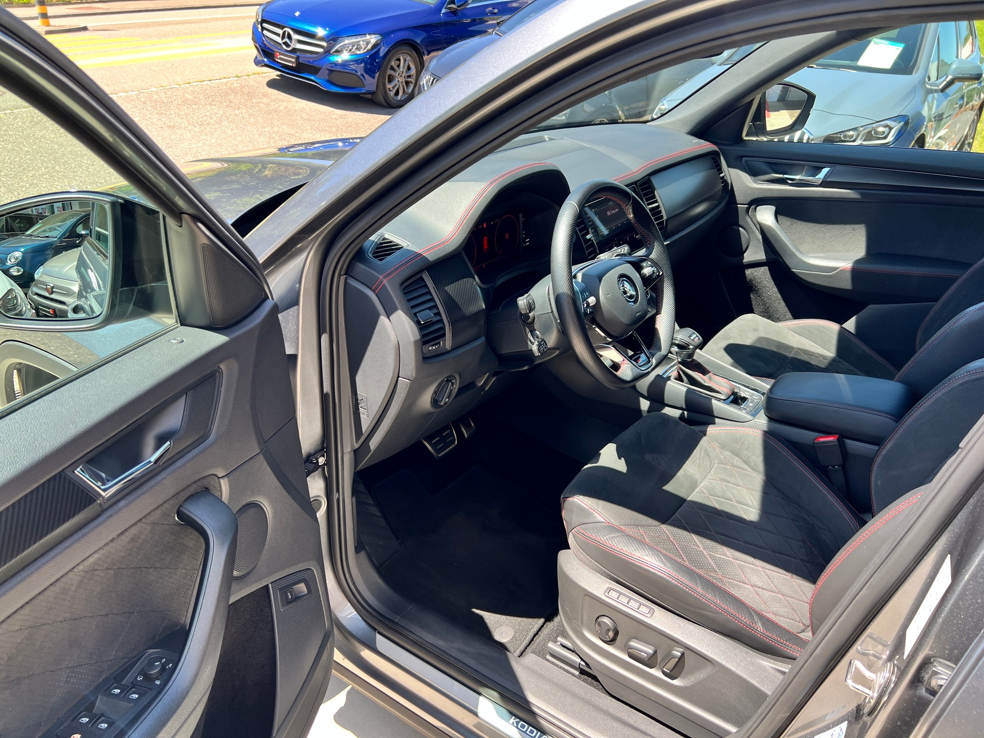 SKODA Kodiaq 2.0 TSI 4x4 RS 245PS 7 Sitzer-image-6