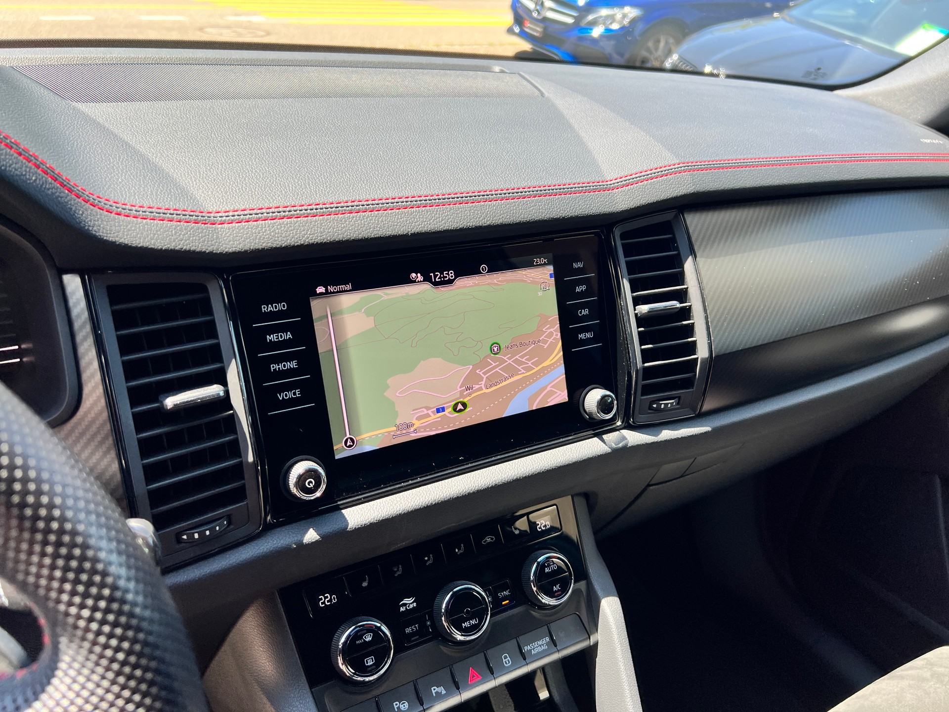 SKODA Kodiaq 2.0 TSI 4x4 RS 245PS 7 Sitzer-image-16