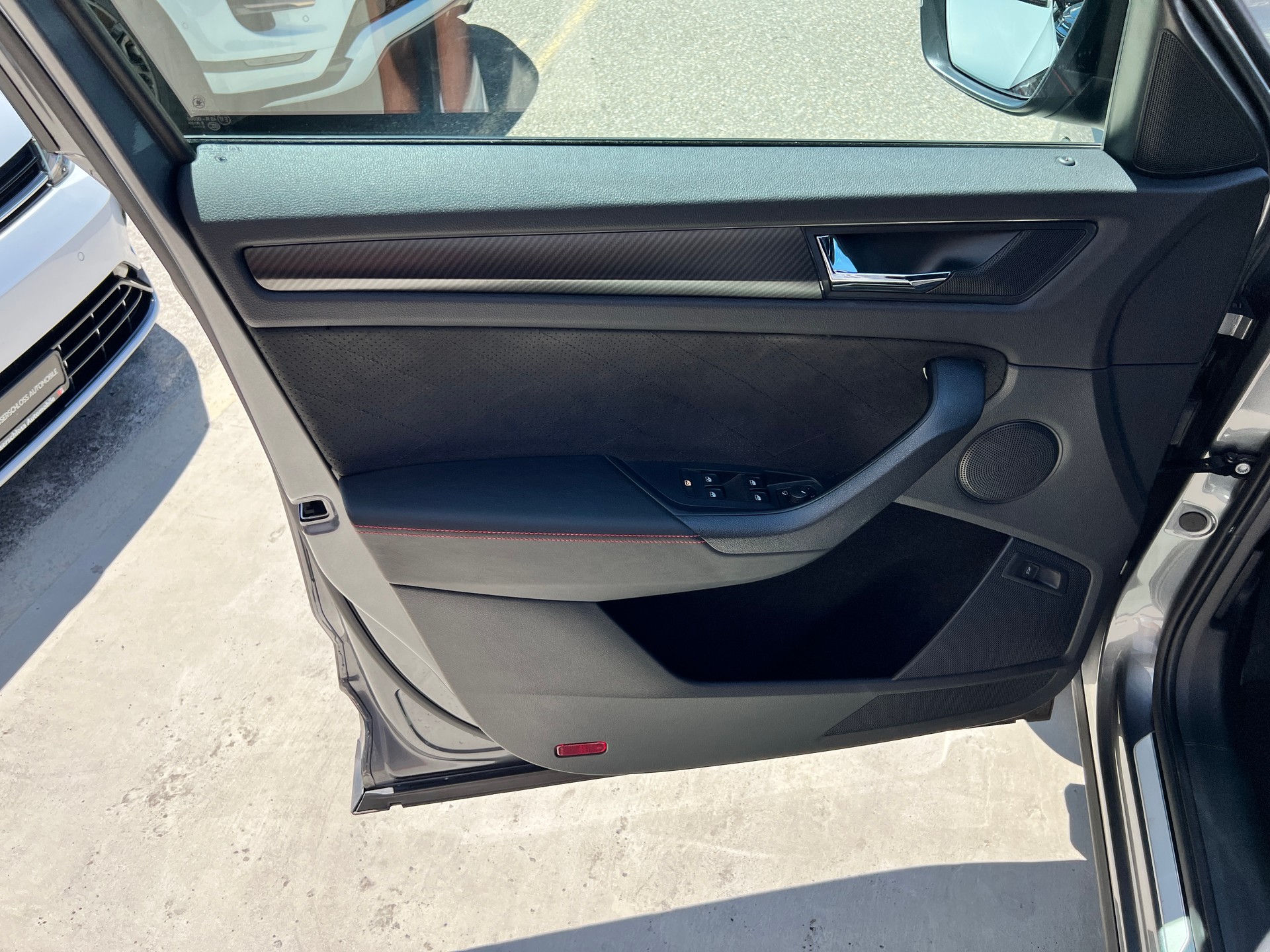 SKODA Kodiaq 2.0 TSI 4x4 RS 245PS 7 Sitzer-image-21