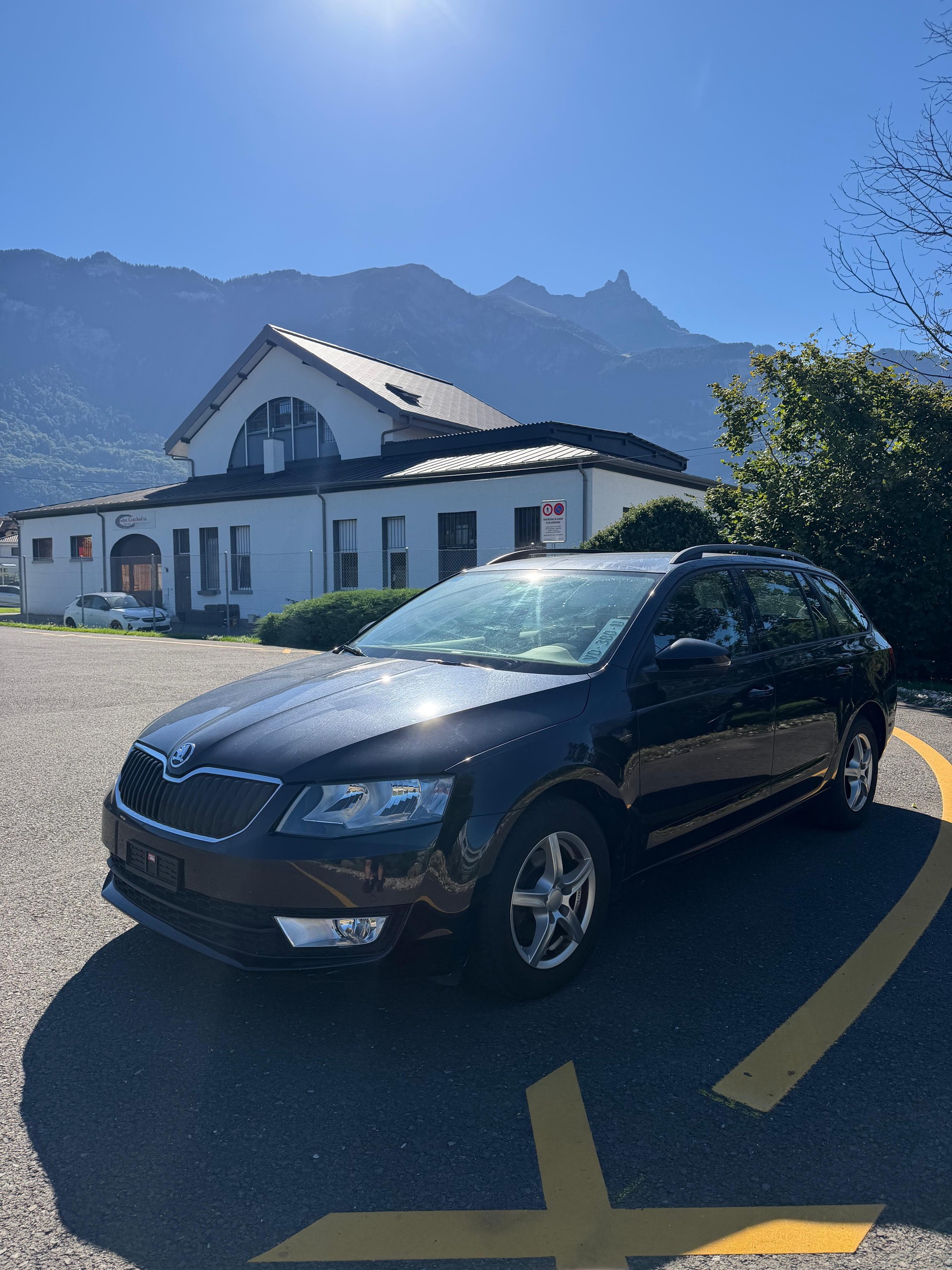 SKODA Octavia Combi 1.6 TDI Active DSG-image-0