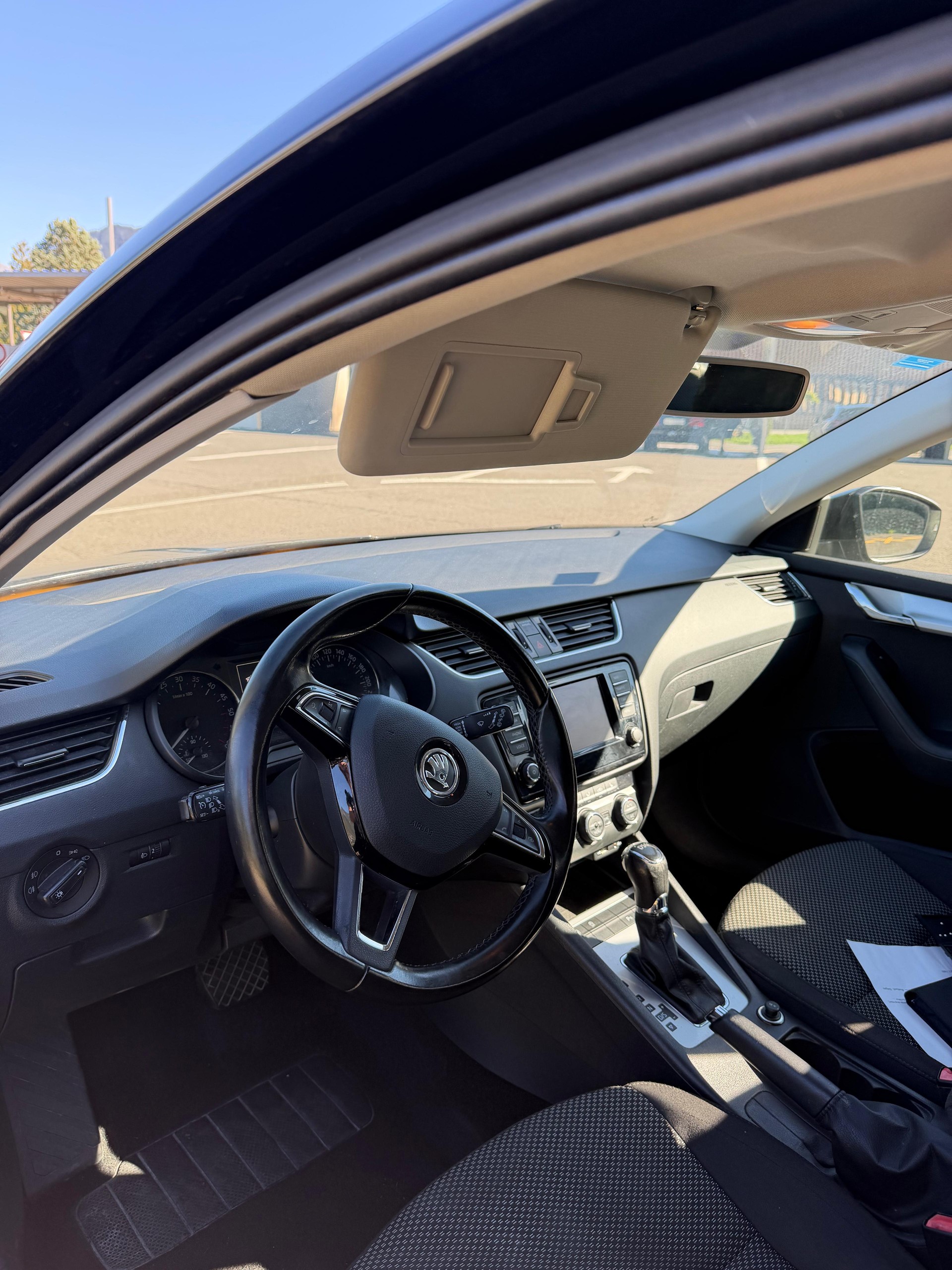 SKODA Octavia Combi 1.6 TDI Active DSG-image-8