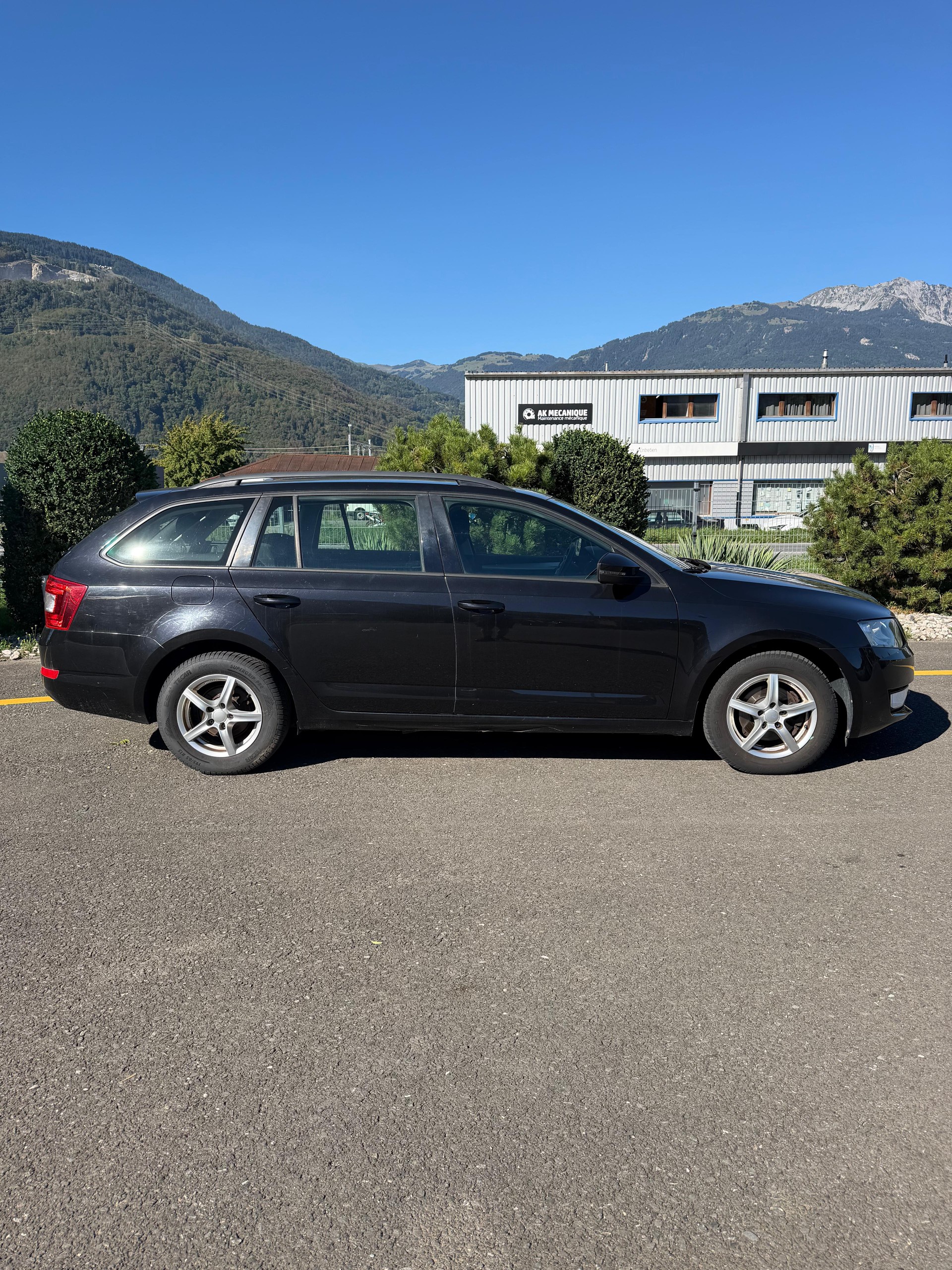 SKODA Octavia Combi 1.6 TDI Active DSG-image-3