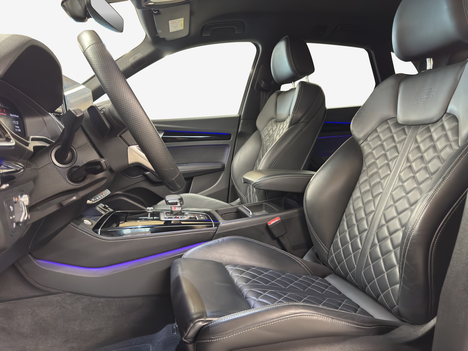 AUDI Q5 40 TDI Black Edition quattro S-tronic-image-7