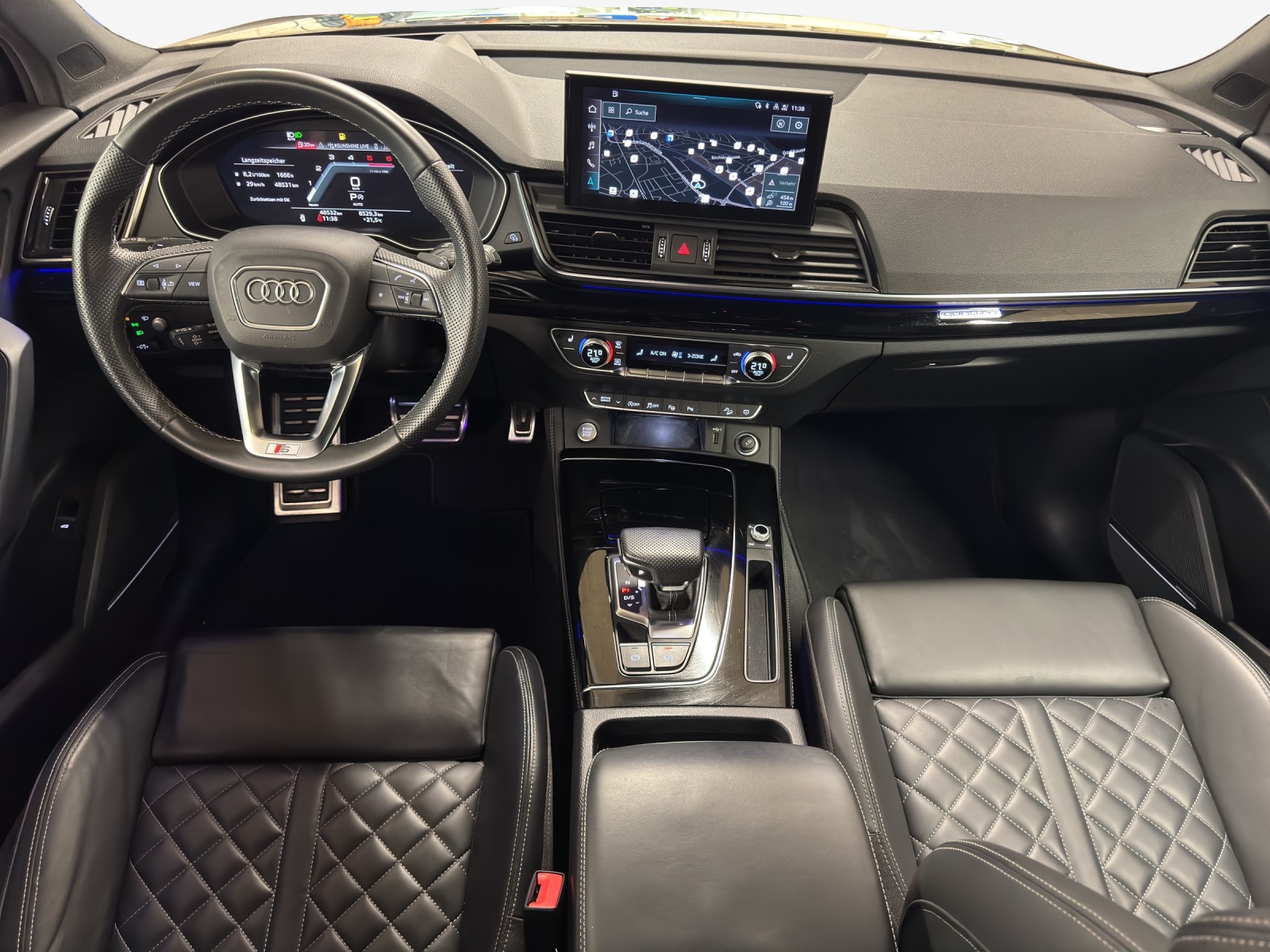 AUDI Q5 40 TDI Black Edition quattro S-tronic-image-8