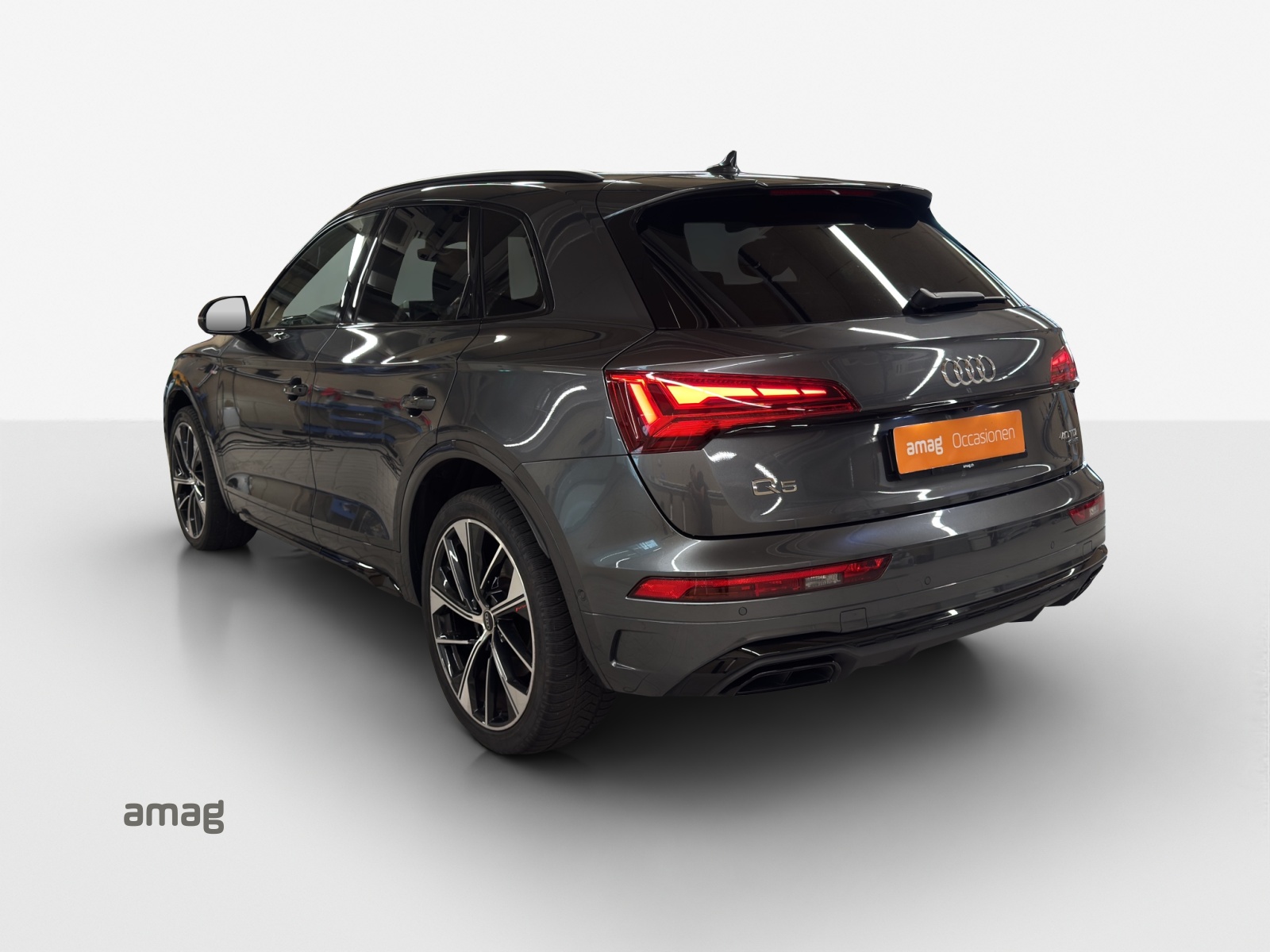 AUDI Q5 40 TDI Black Edition quattro S-tronic-showroom-element-2