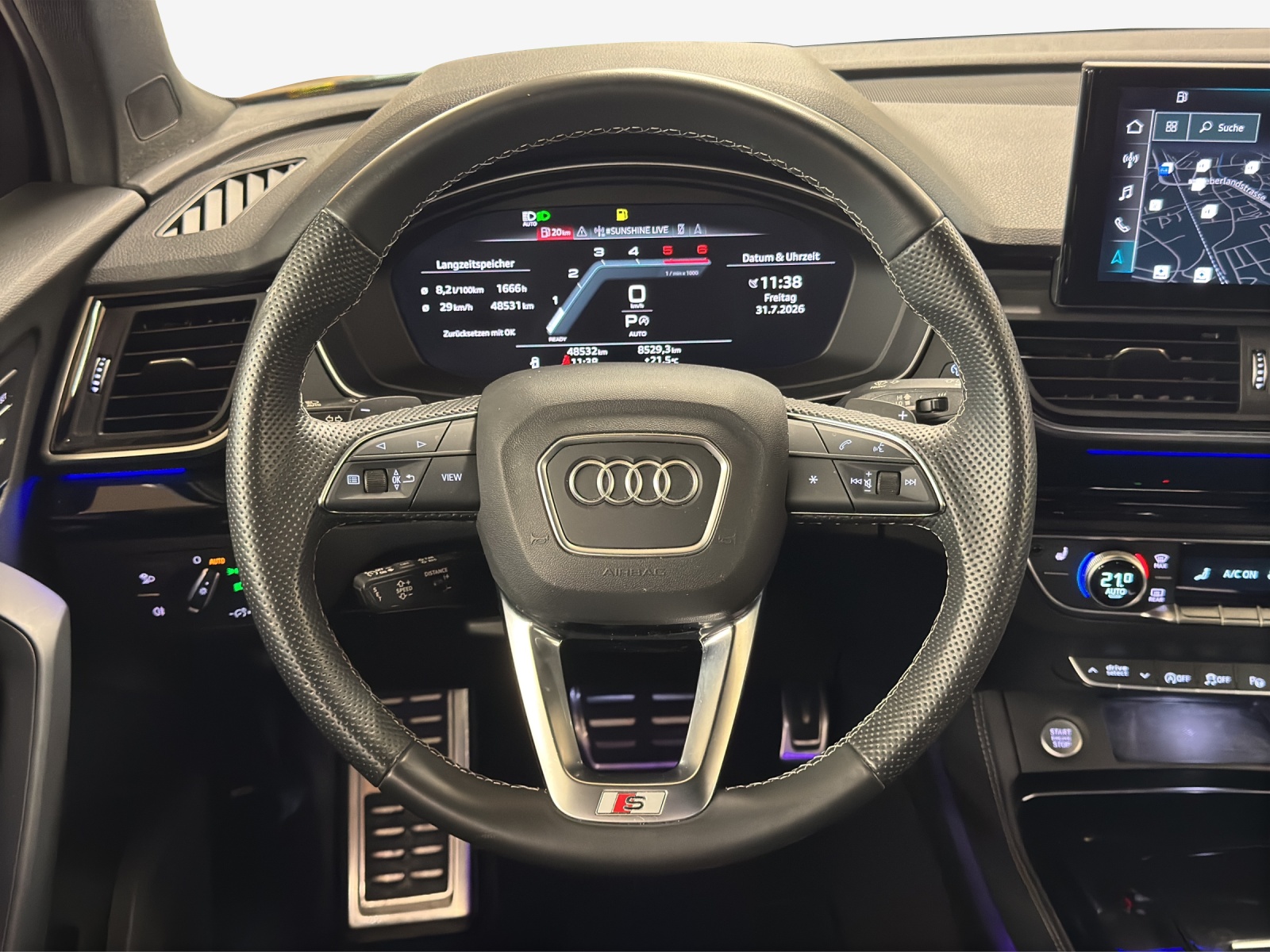 AUDI Q5 40 TDI Black Edition quattro S-tronic-image-9