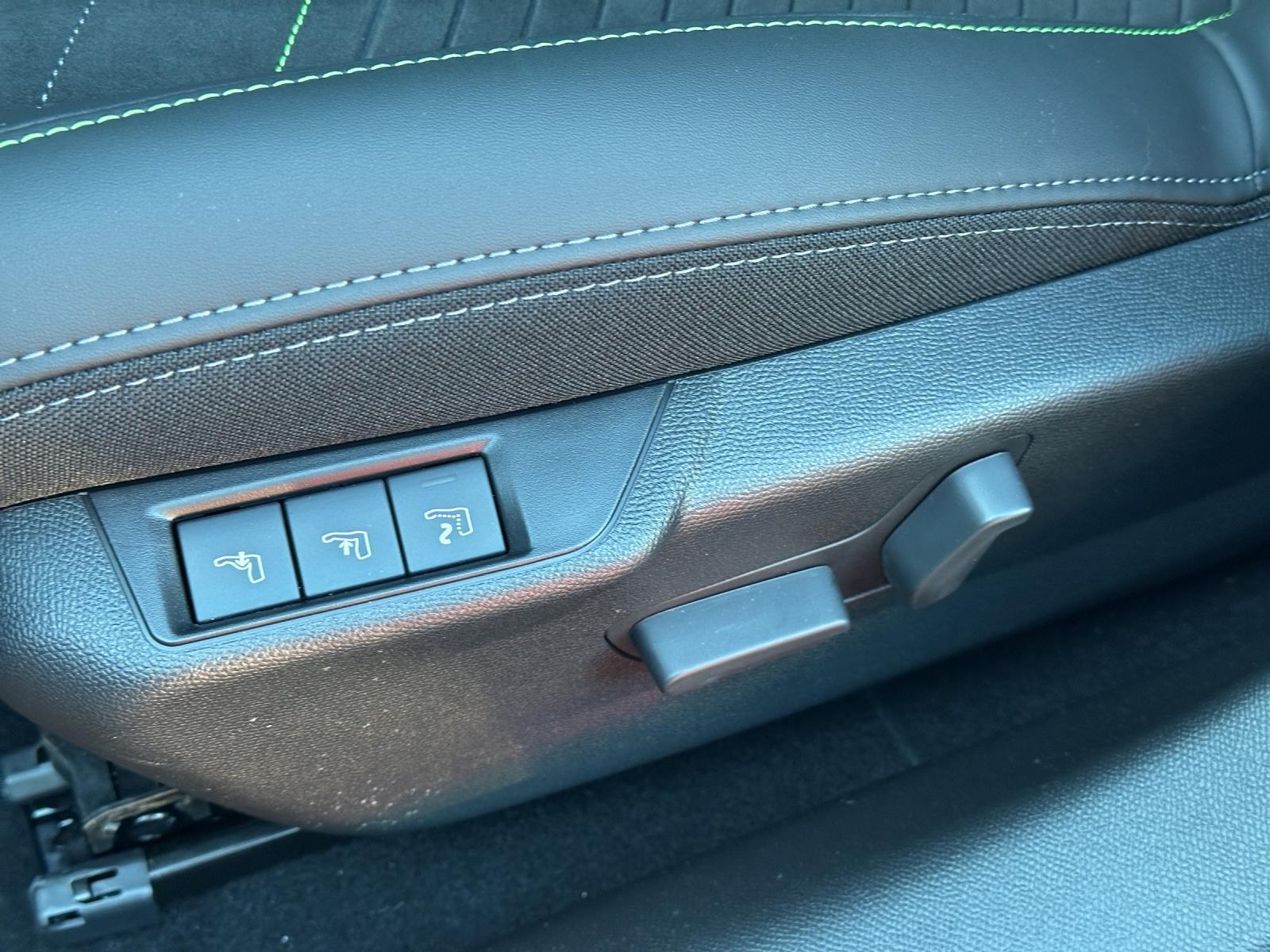 PEUGEOT 208 1.2 Hybrid 145 GT Exclusive-image-17