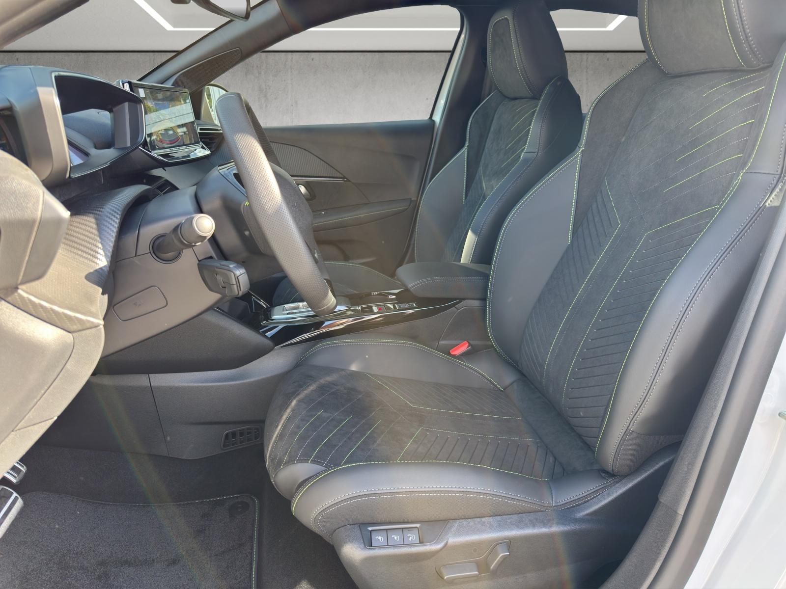 PEUGEOT 208 1.2 Hybrid 145 GT Exclusive-image-9
